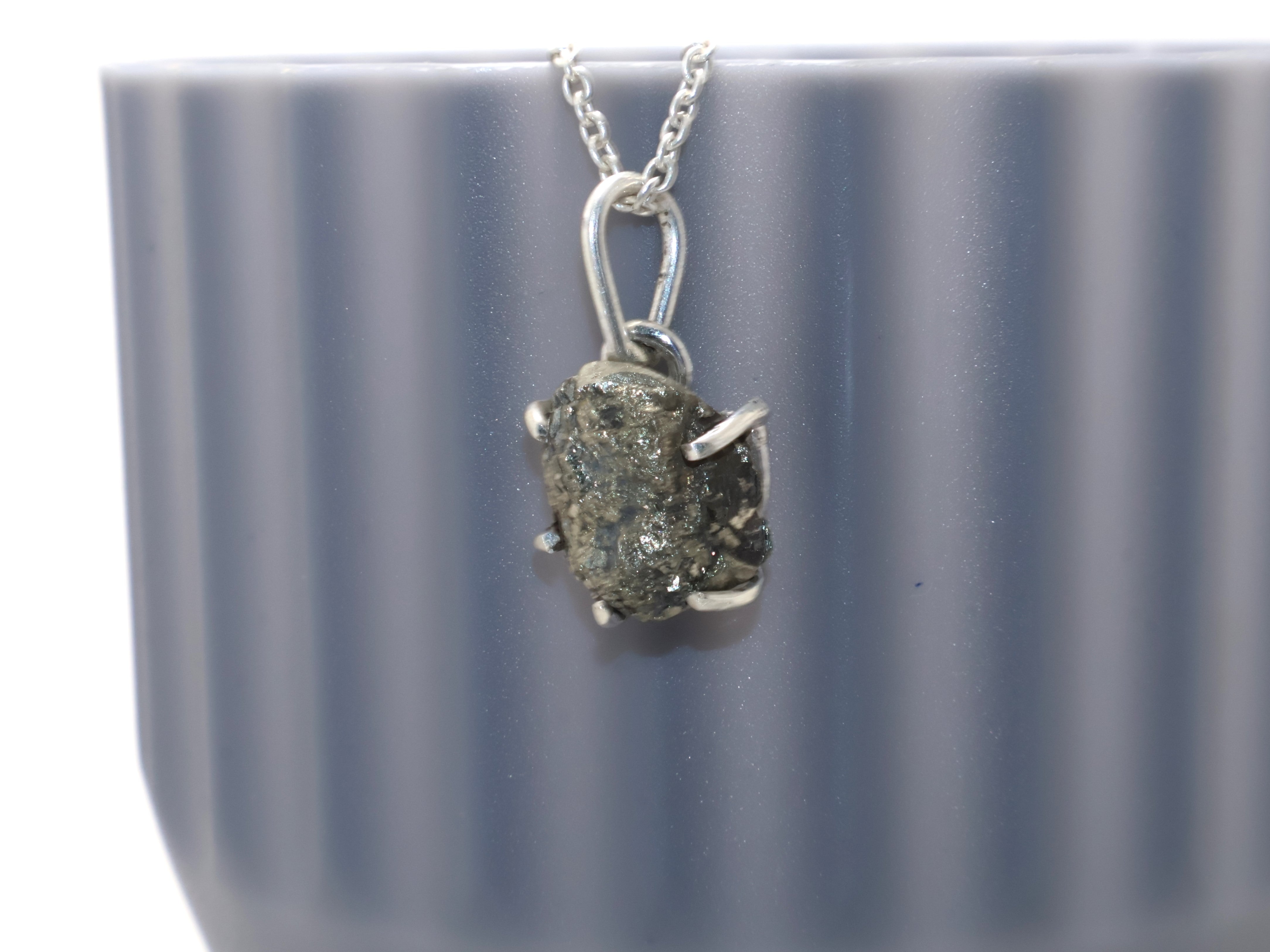 Halskette aus natürlichem Rohpyrit, Edelsteinkette, handgefertigter Schmuck, Geschenk für sie, Weihnachtsgeschenk, 925er Sterlingsilber, Geburtssteinkette