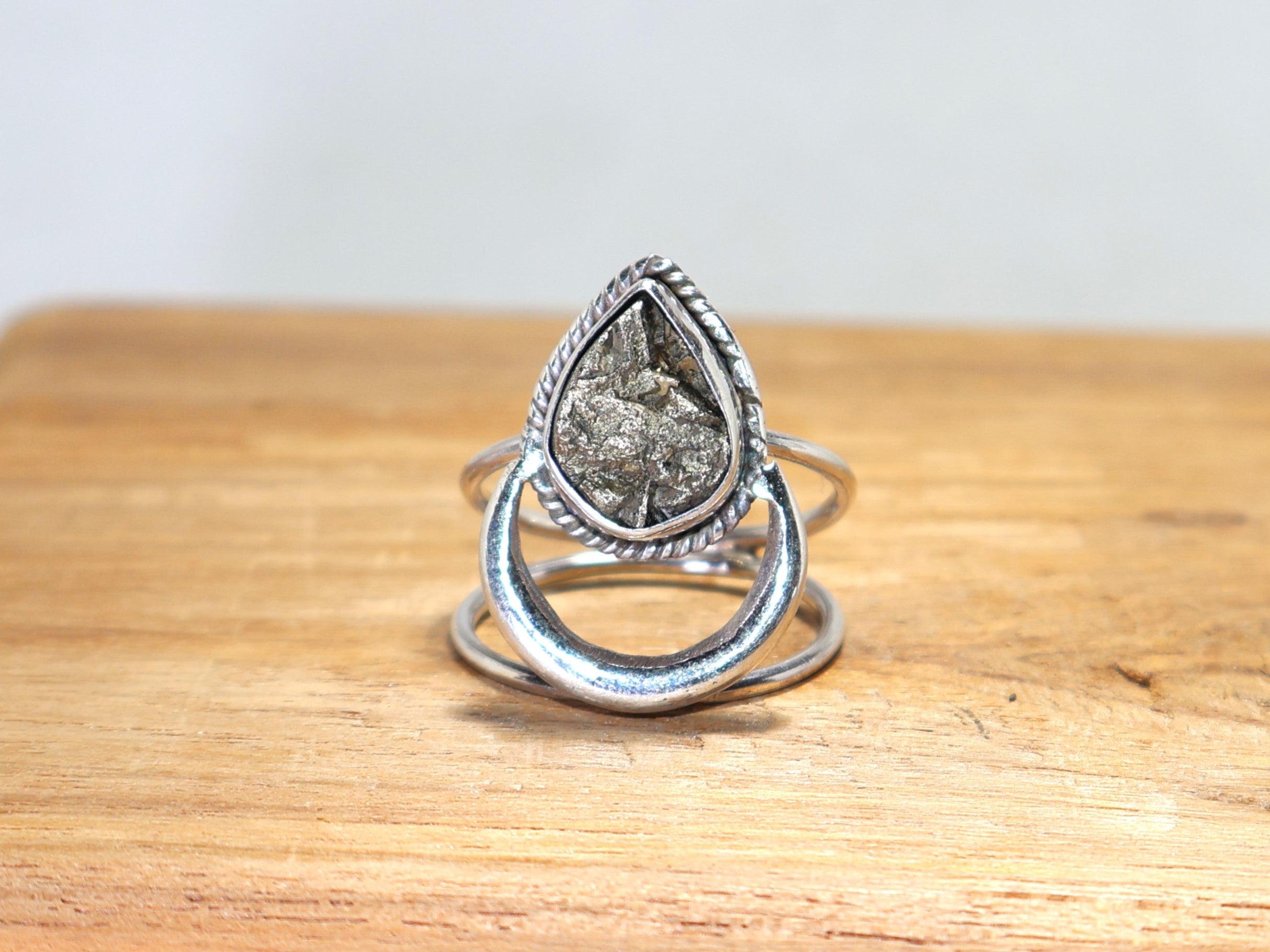 Natürlicher roher Pyrit-Ring, 925er Sterlingsilber-Ring, handgefertigter Ring, rauer Edelstein, böhmischer Ring, zierlicher Ring, Geschenk für sie