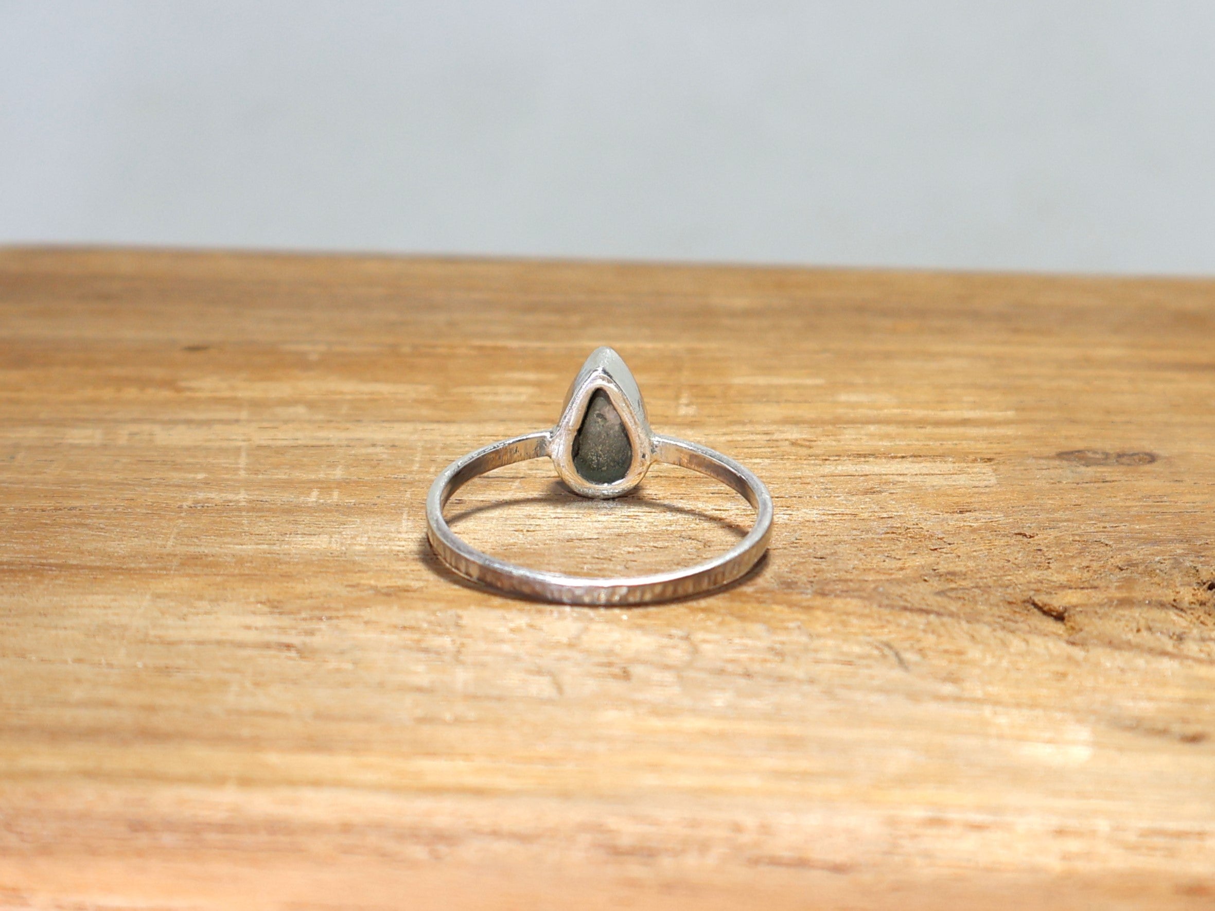 Natürlicher Regenbogen-Mondsteinring 925 Sterling Silber Ring handgefertigter blauer Feuer-Edelstein Juni Geburtssteinring Birnenformring