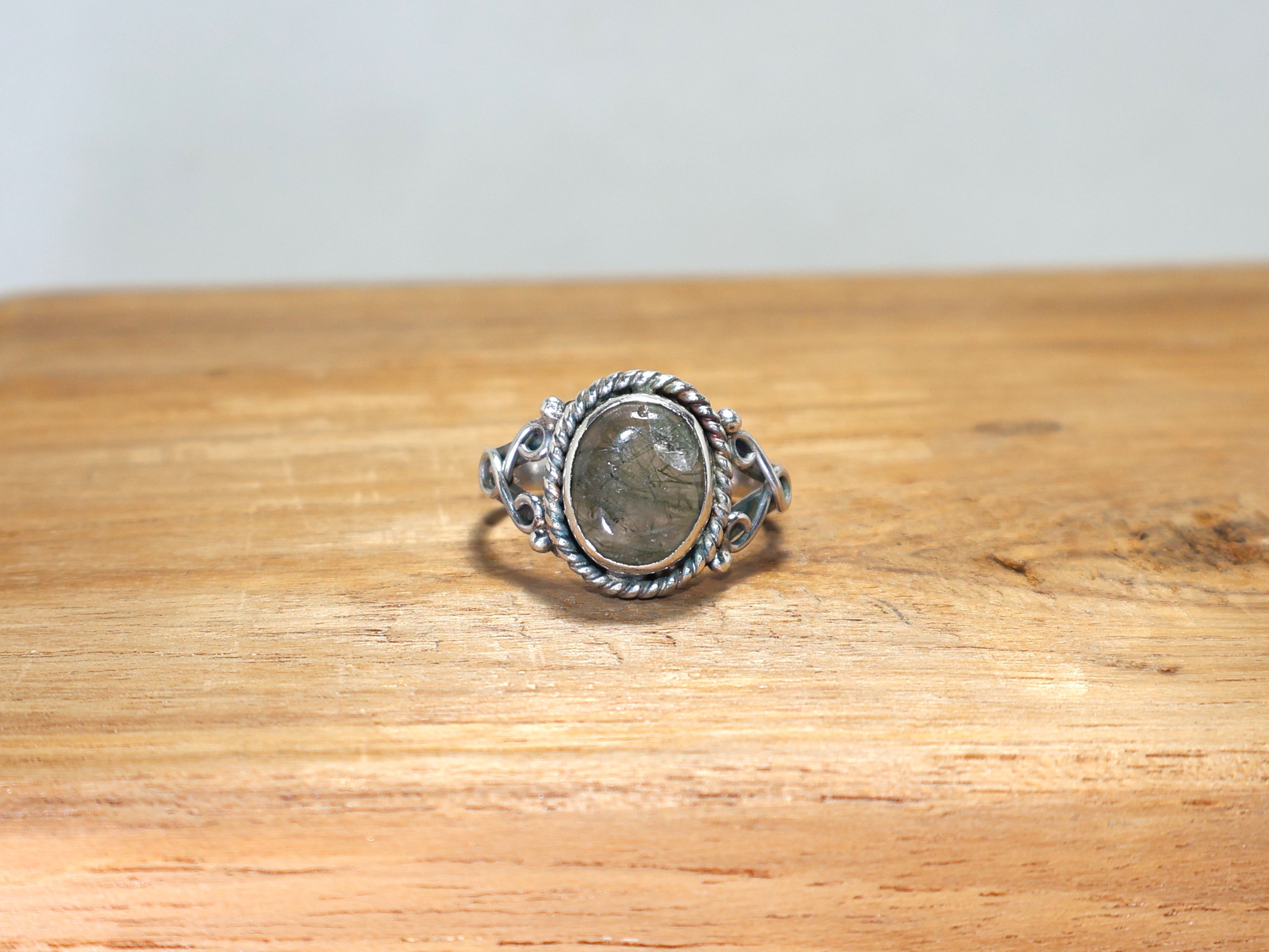 Handgemachter Ring aus natürlichem Rutil-Edelstein aus Sterlingsilber 925 Minimalistischer Ring Zierlicher Ring Feiner Ring Geschenk für Ihn