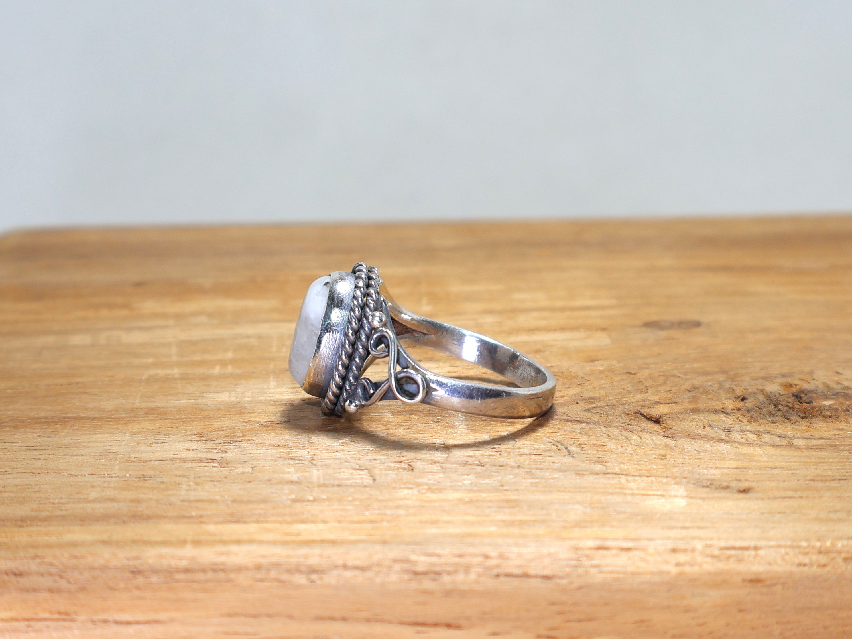 Howlith Edelstein Silberring Massiv 925 Sterling Silber Handgemachter Boho Ring Geschenk für Sie Weißer Stein Ring Geburtsstein Ring Einzigartiger Ring Ovaler Stein Ring