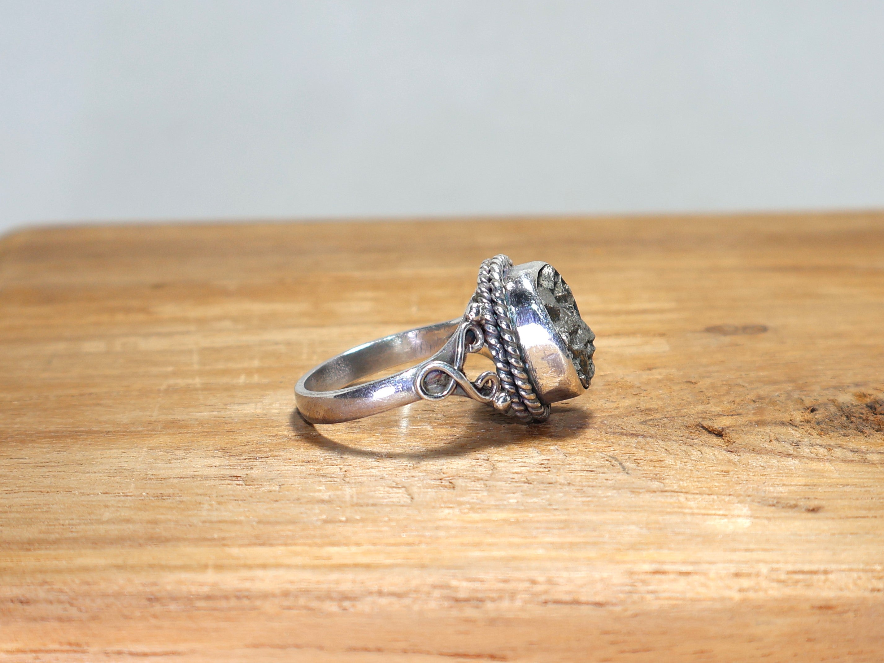 Roher Pyrit Ring Roher Pyrit Edelstein Handgemachter Ring 925 Sterling Silber Ring Einzigartiger Ring Edelstein Ring Oval Designer Pyrit Ring