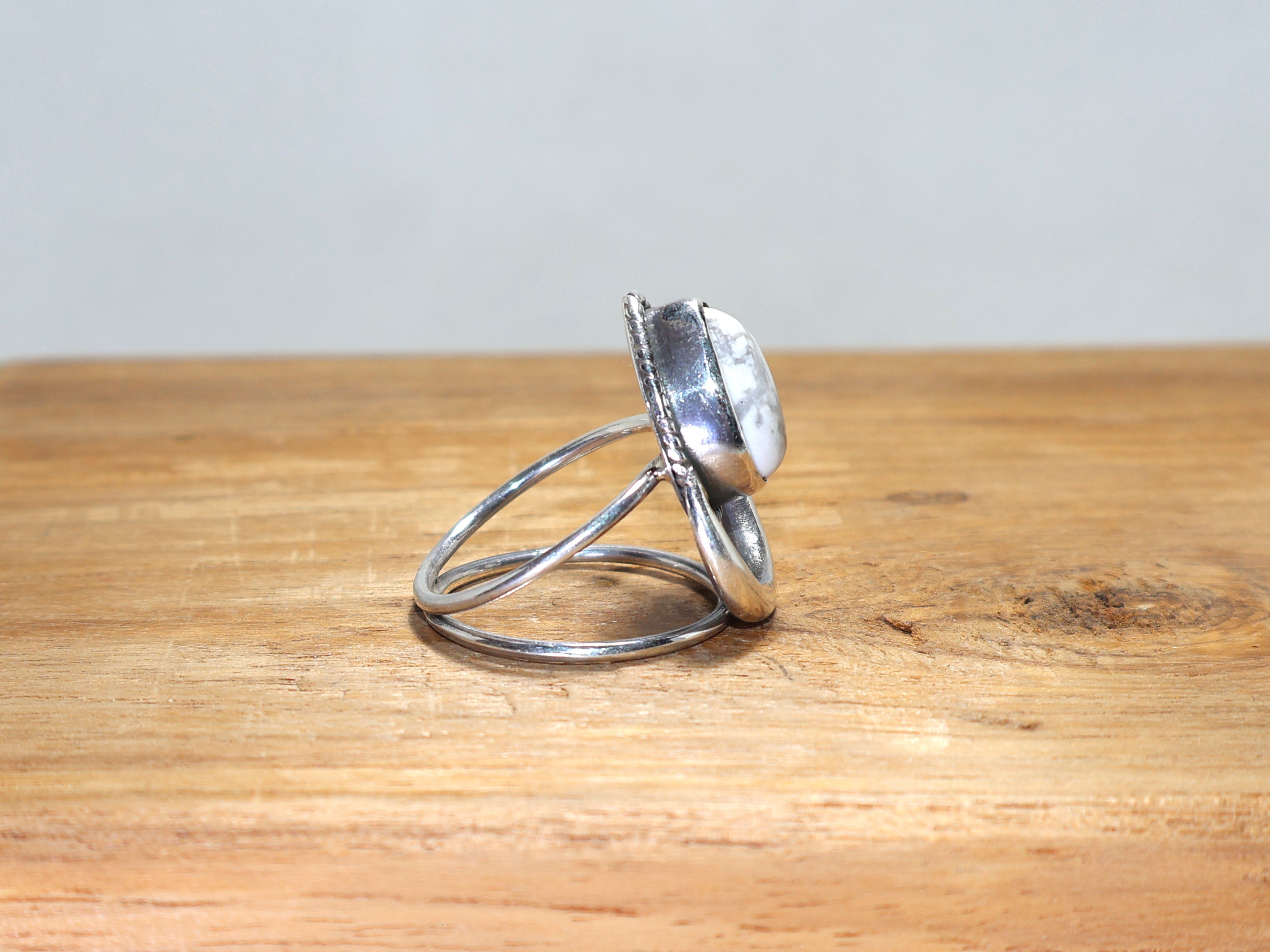 Weißer Howlith Ring Natur Edelstein Ring 925 Massiv Silber Ring Handgefertigter Silber Ring Tropfenförmiger Stein Boho Silber Ring Damen Ring