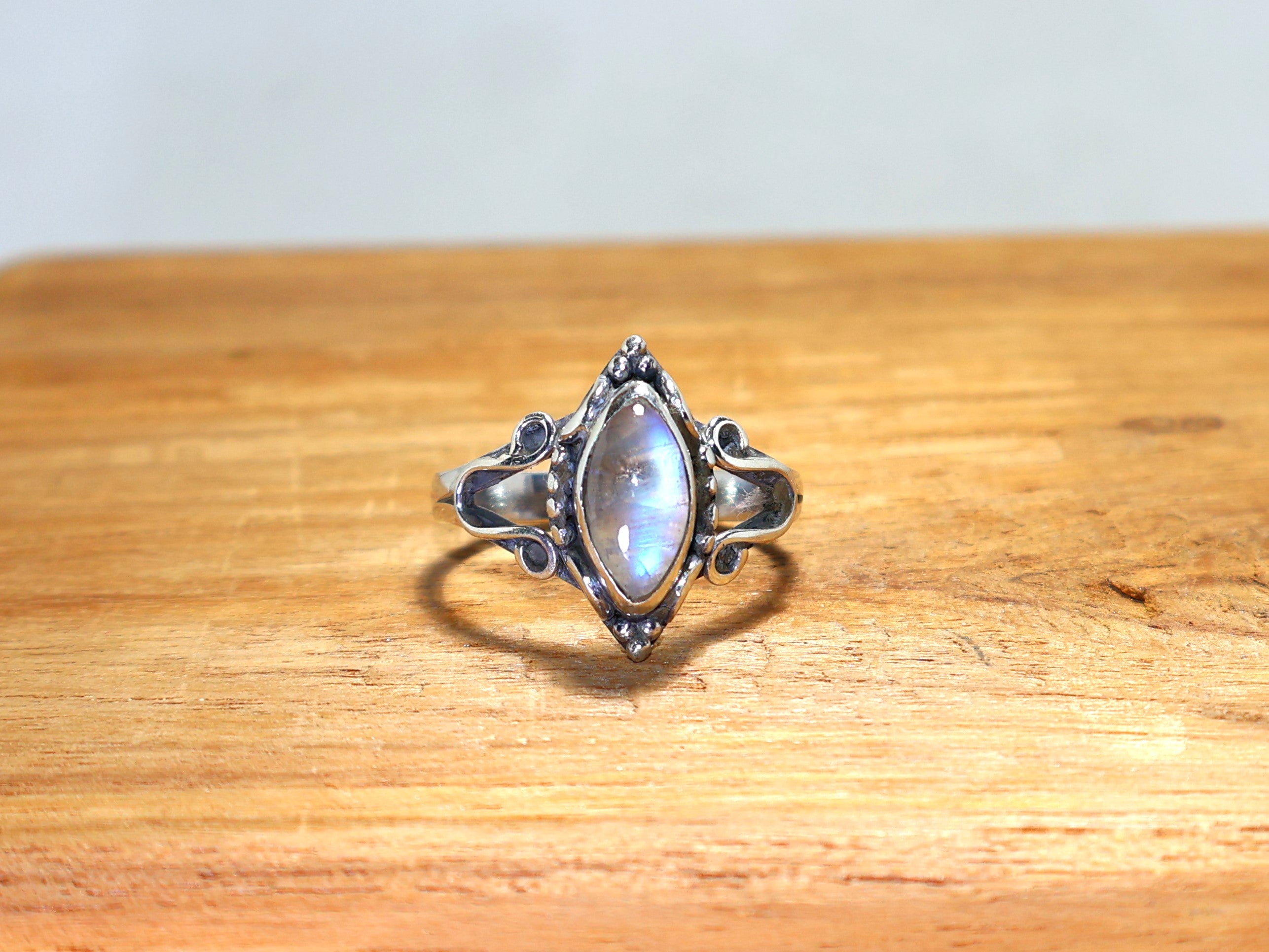 Marquise Regenbogenmondstein Ring Handgemachter Ring für Frauen Einzigartiger Ring Blauer Feuer Edelstein Ring Designer Ring 925 Sterling Silber