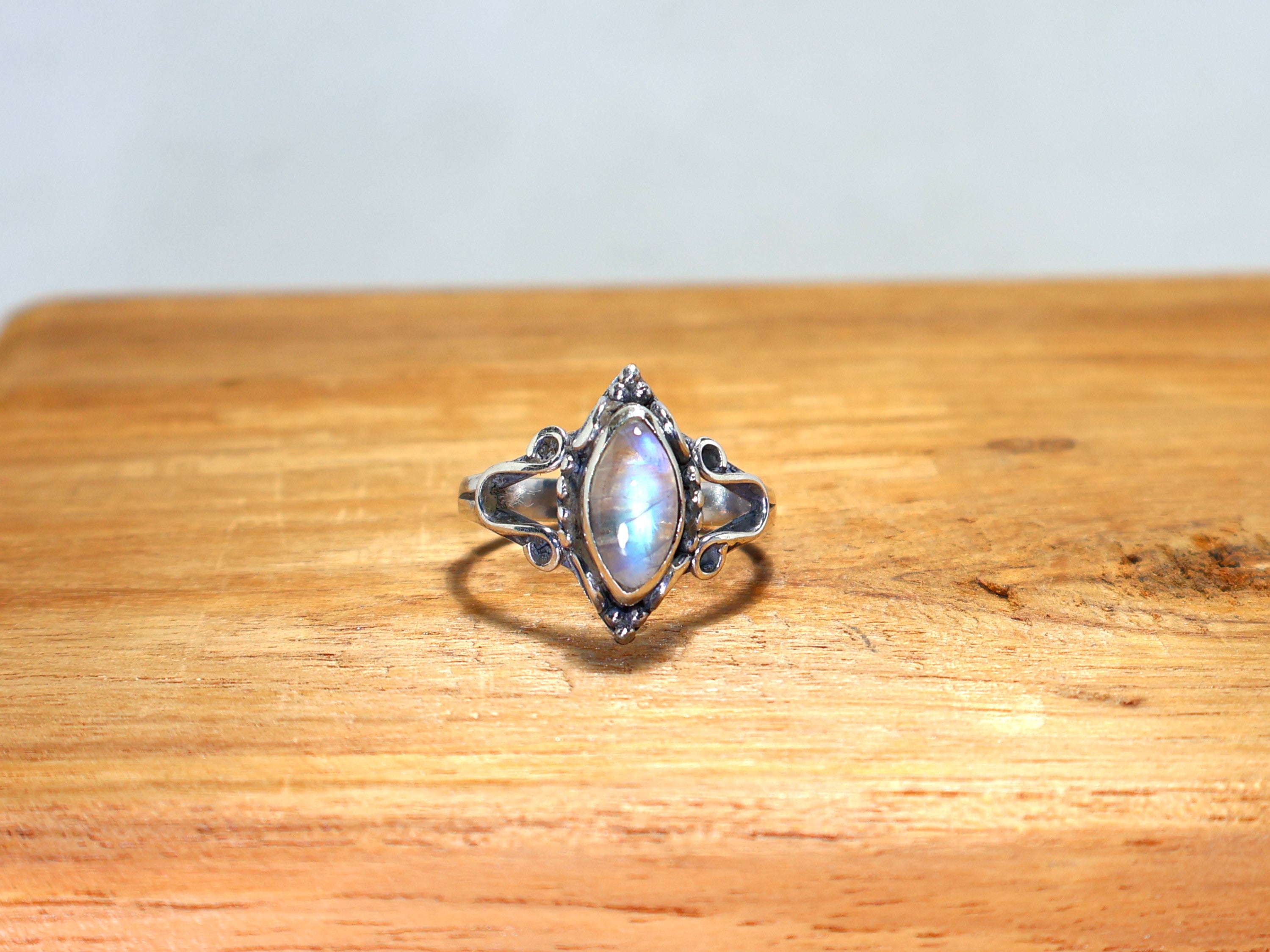 Marquise Regenbogenmondstein Ring Handgemachter Ring für Frauen Einzigartiger Ring Blauer Feuer Edelstein Ring Designer Ring 925 Sterling Silber