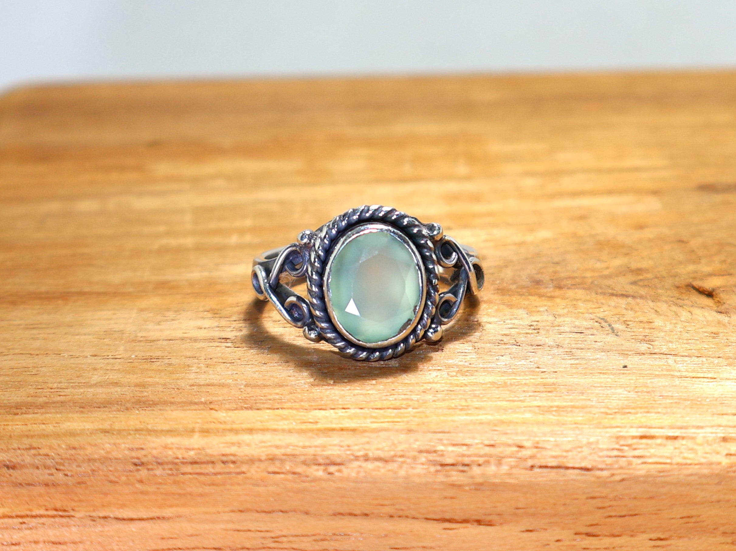 Geschliffener Aqua-Chalcedon-Ring, handgefertigter Edelsteinring, März-Geburtssteinring, blauer Stein, 925er Sterlingsilberring, Boho-Ring, Geschenk für sie