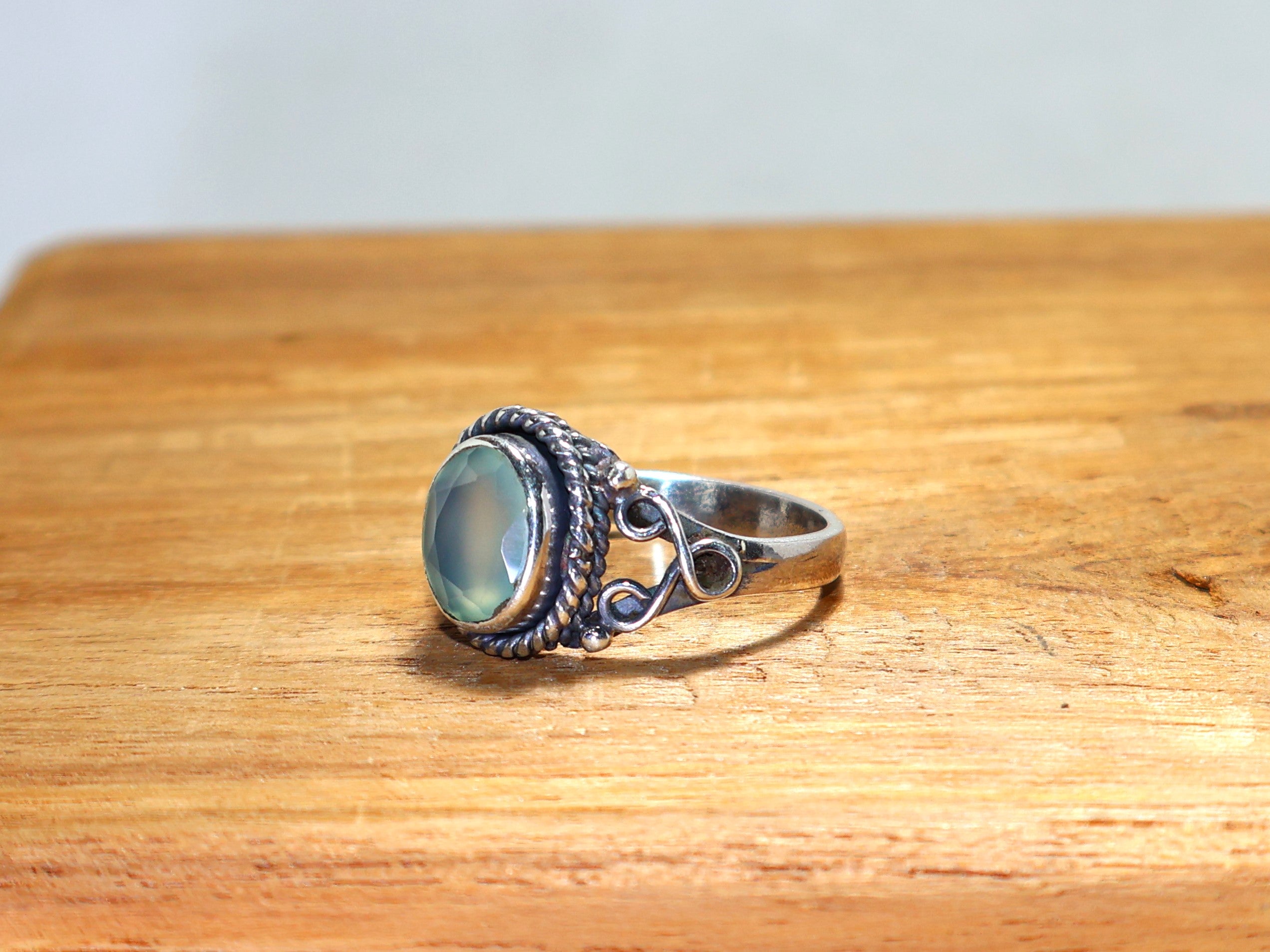 Geschliffener Aqua-Chalcedon-Ring, handgefertigter Edelsteinring, März-Geburtssteinring, blauer Stein, 925er Sterlingsilberring, Boho-Ring, Geschenk für sie