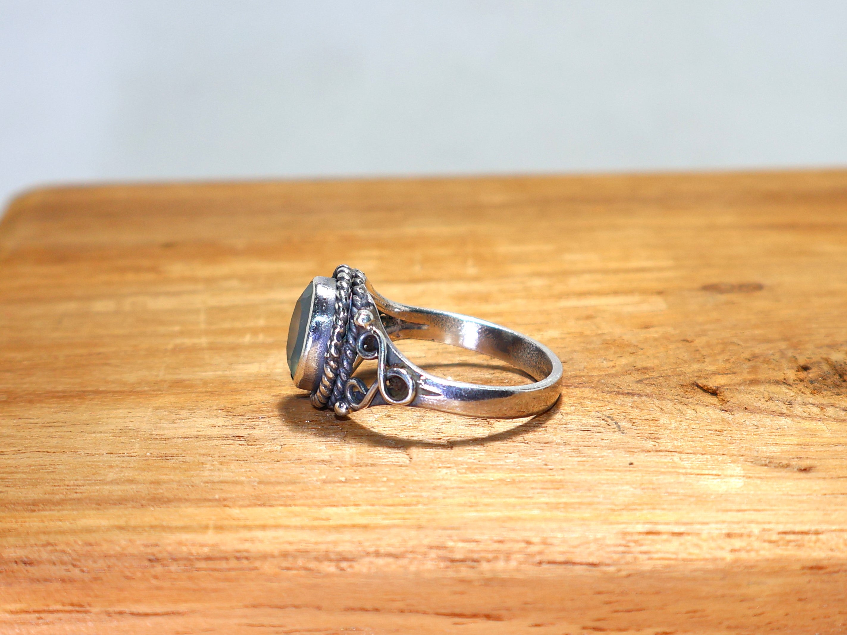 Geschliffener Aqua-Chalcedon-Ring, handgefertigter Edelsteinring, März-Geburtssteinring, blauer Stein, 925er Sterlingsilberring, Boho-Ring, Geschenk für sie