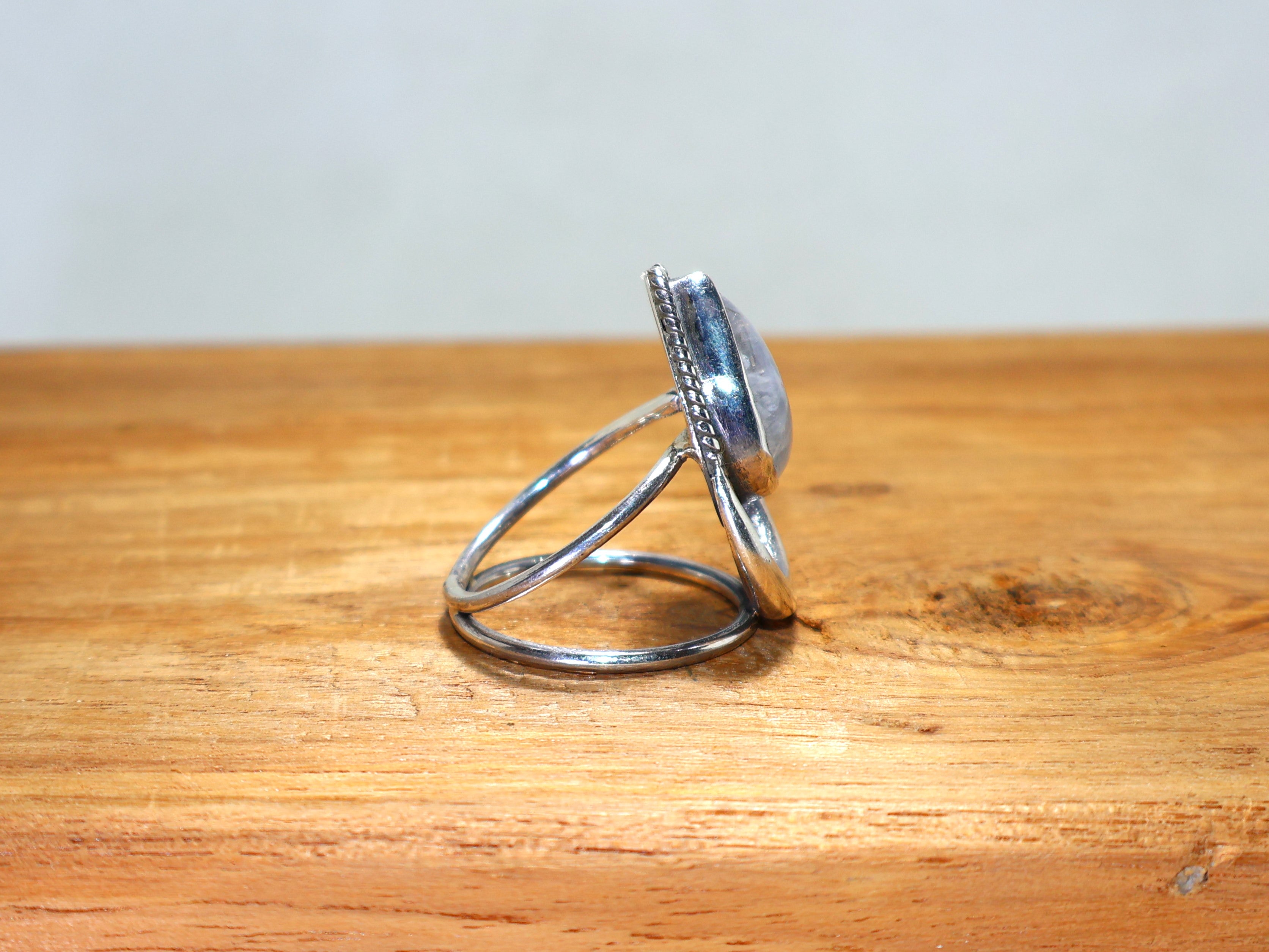 Natürlicher Regenbogen-Mondstein Silberring Handgemachter 925 Sterling Silber Tropfen Edelsteinring Geschenk Für Sie Blauer Feuer-Mondsteinring