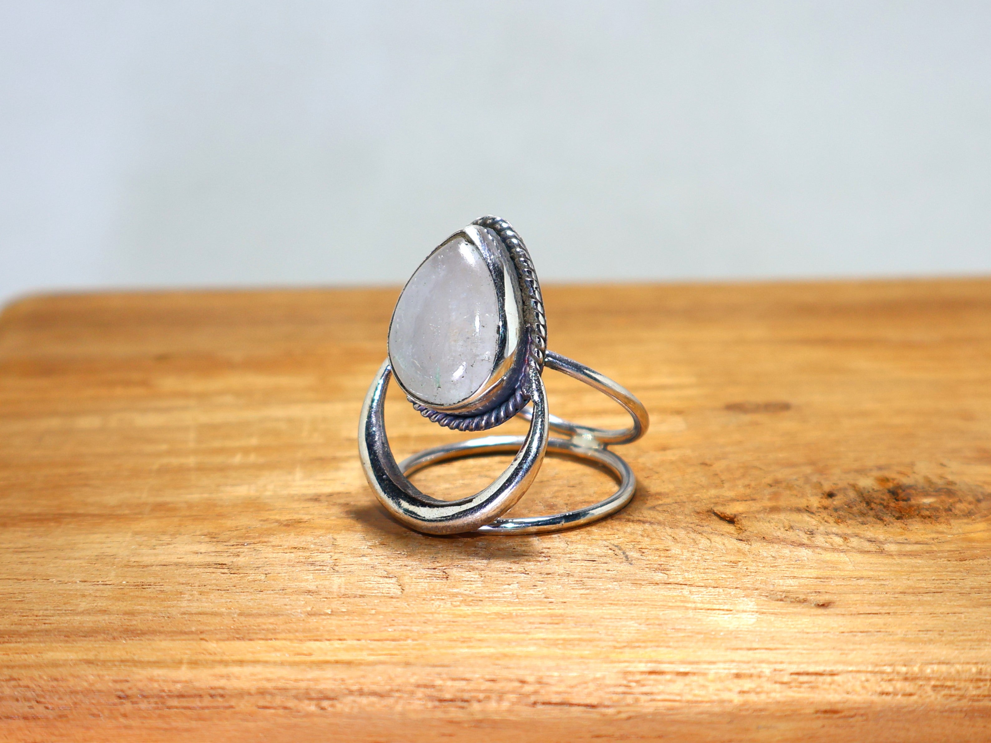 Kristallquarz-Silberring 925er Sterlingsilber Massives Silber Designer Handgefertigter Schmuck Tropfenförmiger Edelsteinring Geschenk für Sie