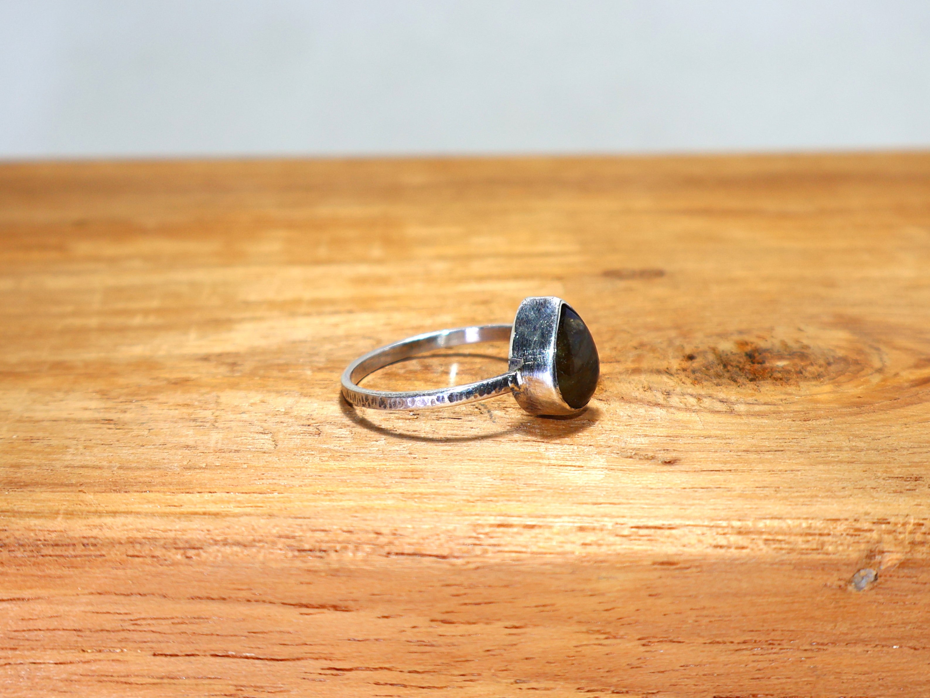 Birnenförmiger Labradorit-Silberring 925 Sterling Silber Blauer auffälliger Edelstein Stapelring Geschenk für Sie Geburtssteinring