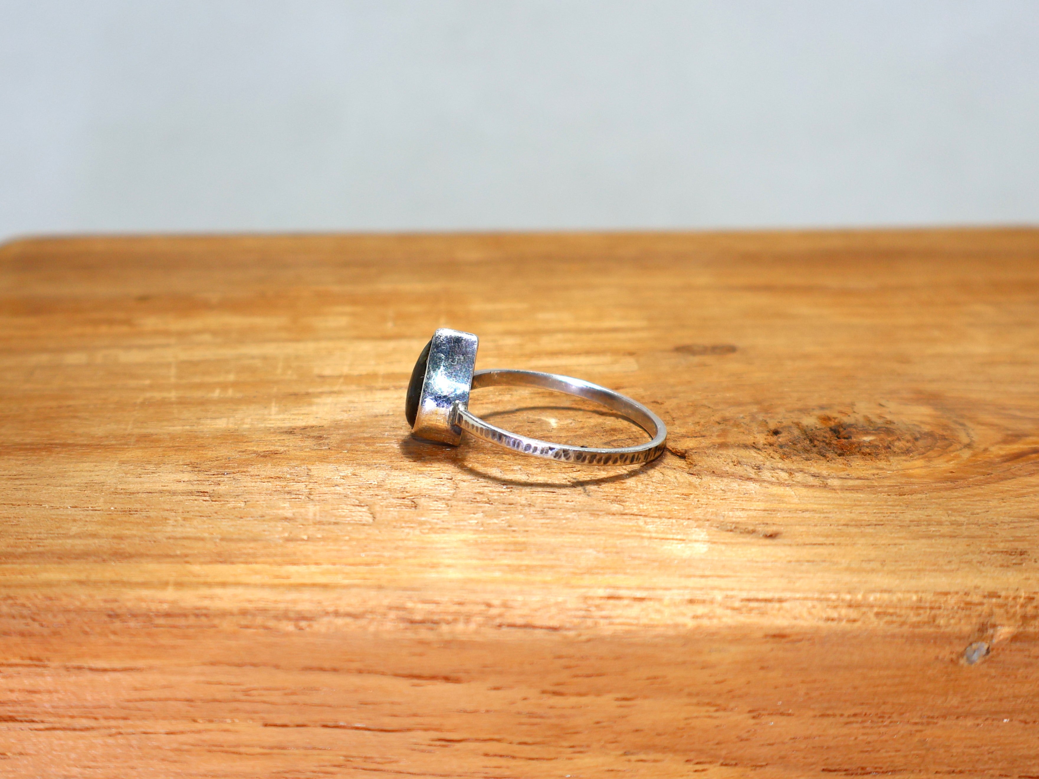 Birnenförmiger Labradorit-Silberring 925 Sterling Silber Blauer auffälliger Edelstein Stapelring Geschenk für Sie Geburtssteinring