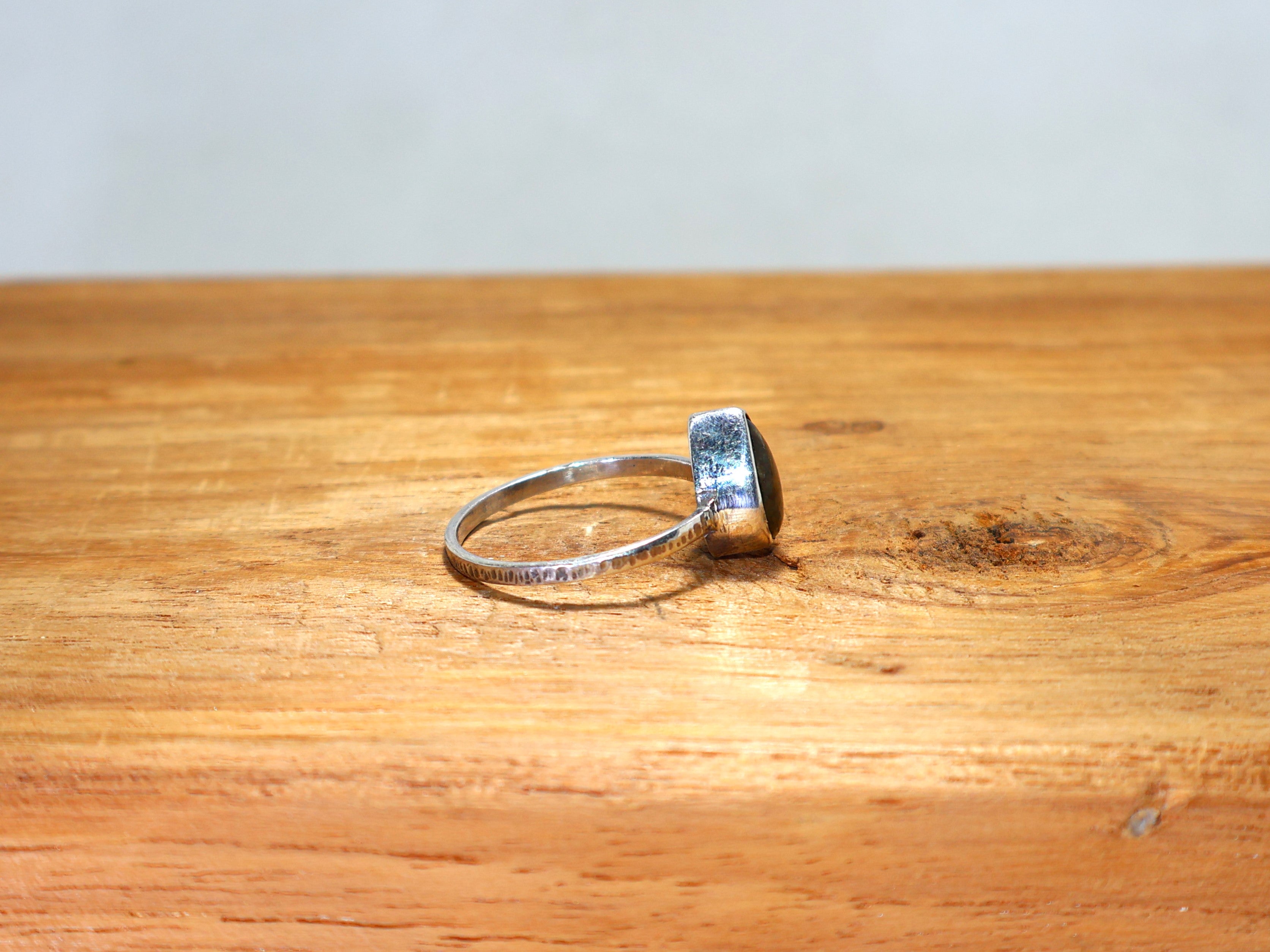 Birnenförmiger Labradorit-Silberring 925 Sterling Silber Blauer auffälliger Edelstein Stapelring Geschenk für Sie Geburtssteinring
