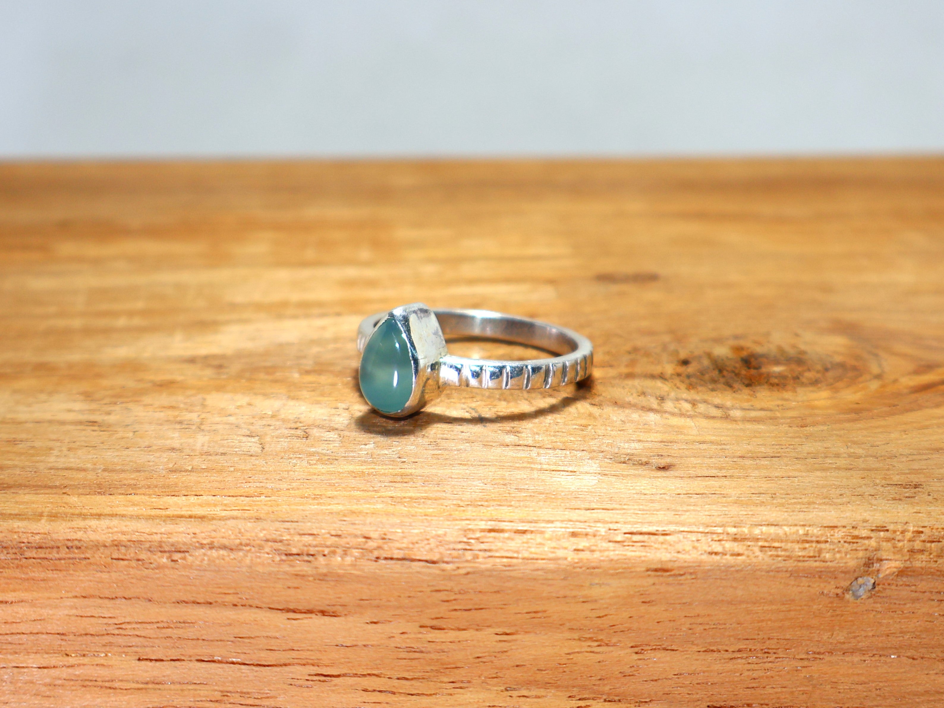 Natürlicher Aqua Chalcedon Silberring 925 Sterling Silber Edelsteinring März Geburtssteinring Handgemachter blauer Steinring Birnenform Ring Geschenk für sie Verlobungsring