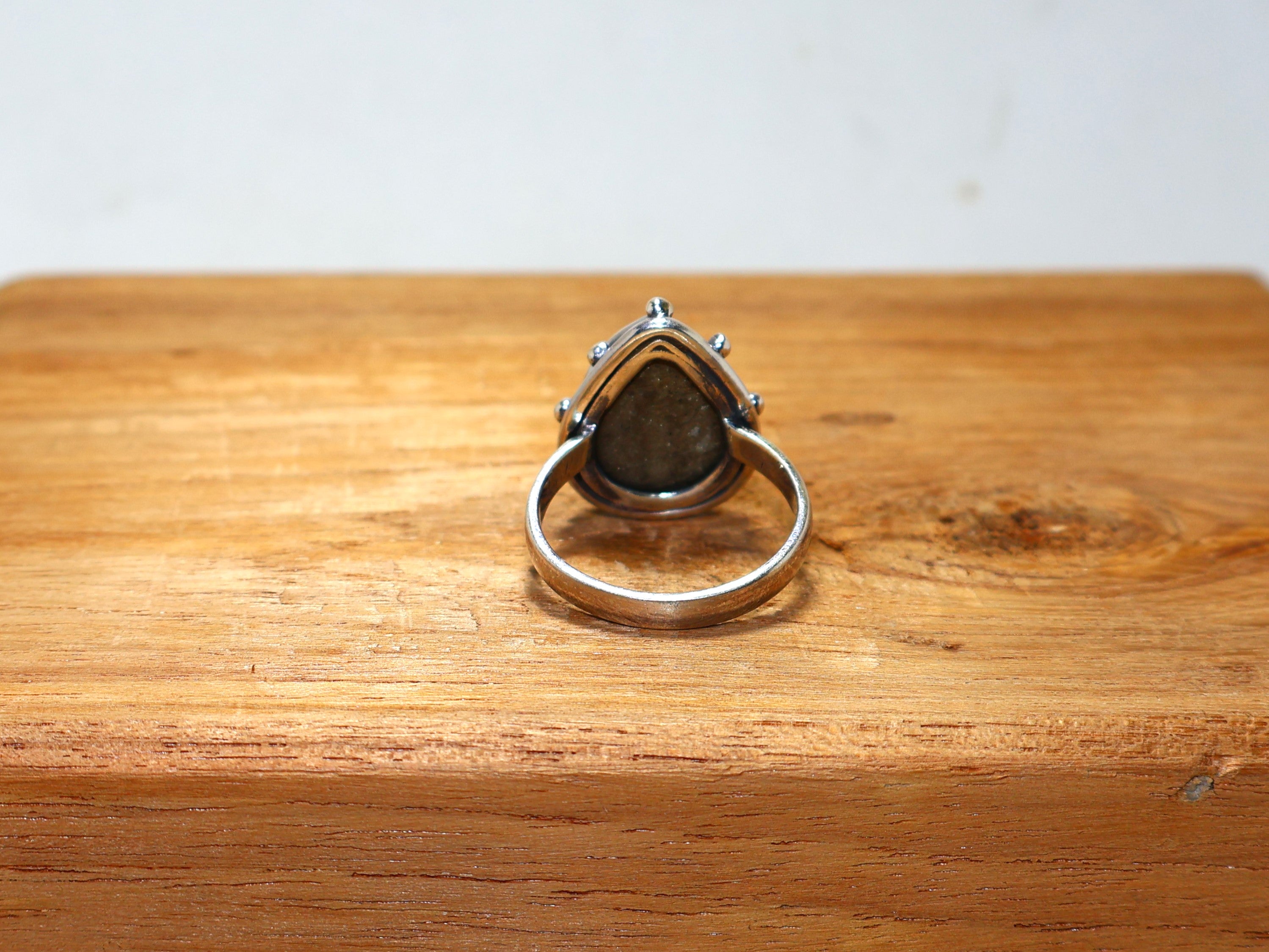 Natürlicher Rohpyrit Drusenring 925er massiver Sterlingsilberring Handgemachter Minimalistischer Ring Statement-Ring Einzigartiger Ring Birnenförmiger Ring