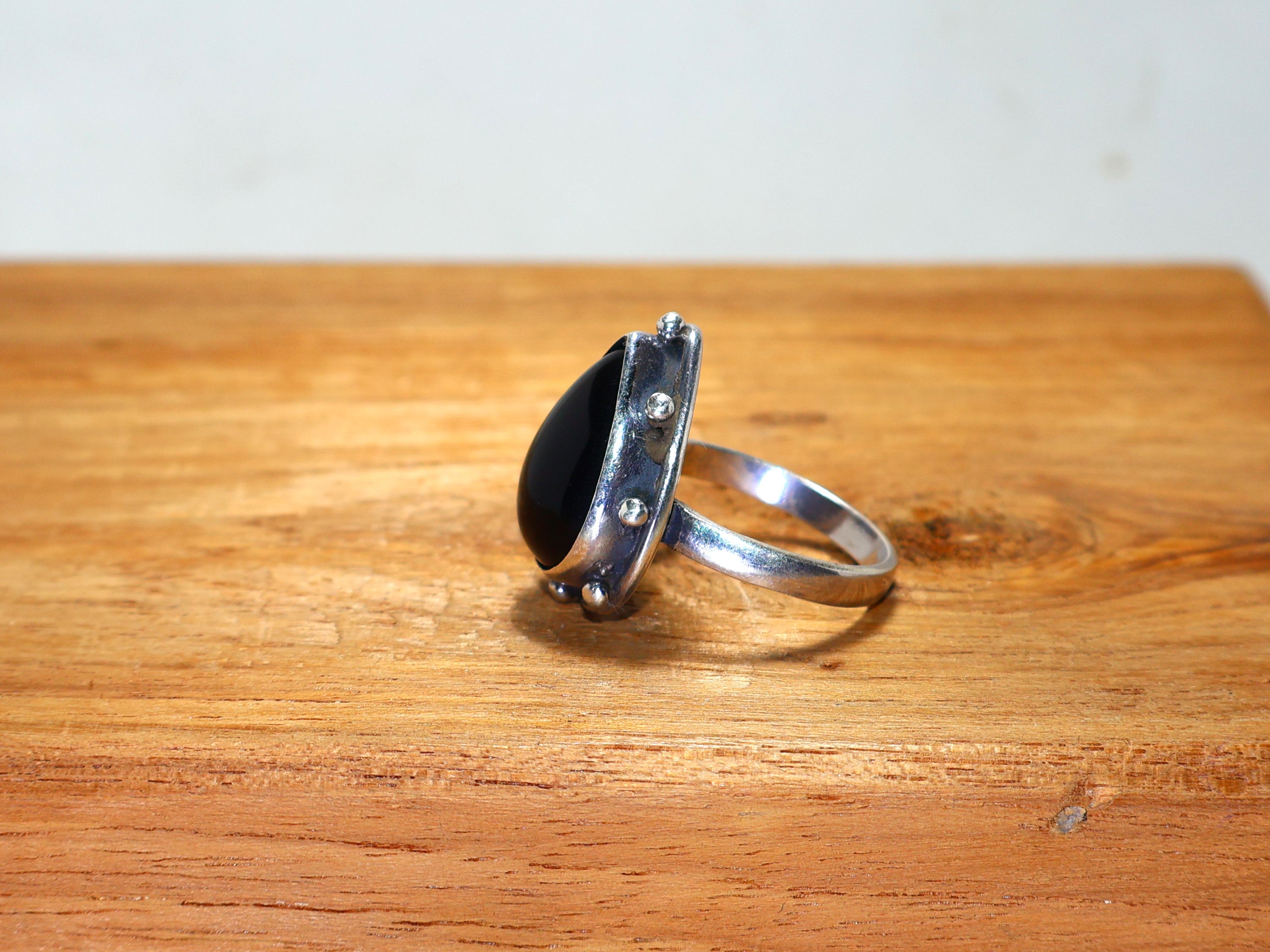 Natürlicher schwarzer Onyx-Ring, Boho-Silberring, 925er Sterlingsilber, Verlobungsring, handgefertigter Ring, Birnen-Edelsteinring, Statement-Ring