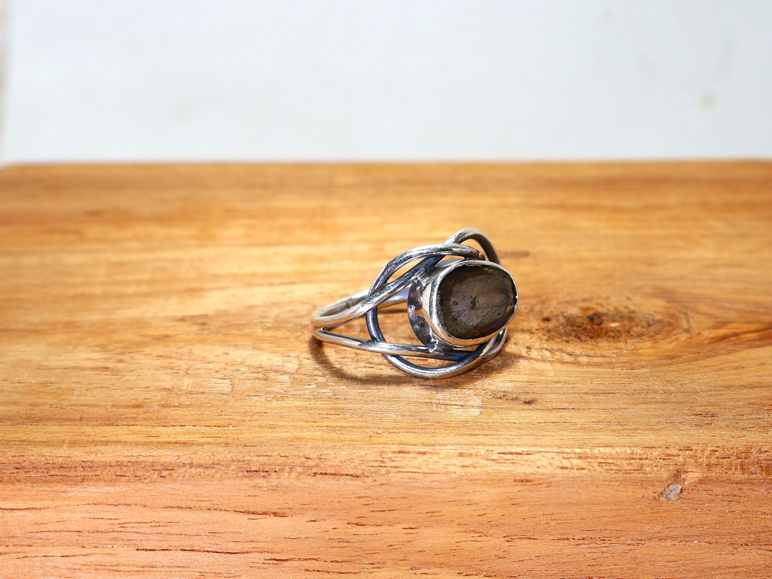 Ovaler Labradorit geschliffener Ring 925er massives Sterlingsilber Blauer Feuer-Labradorit-Ring für Damen handgemachter Ring