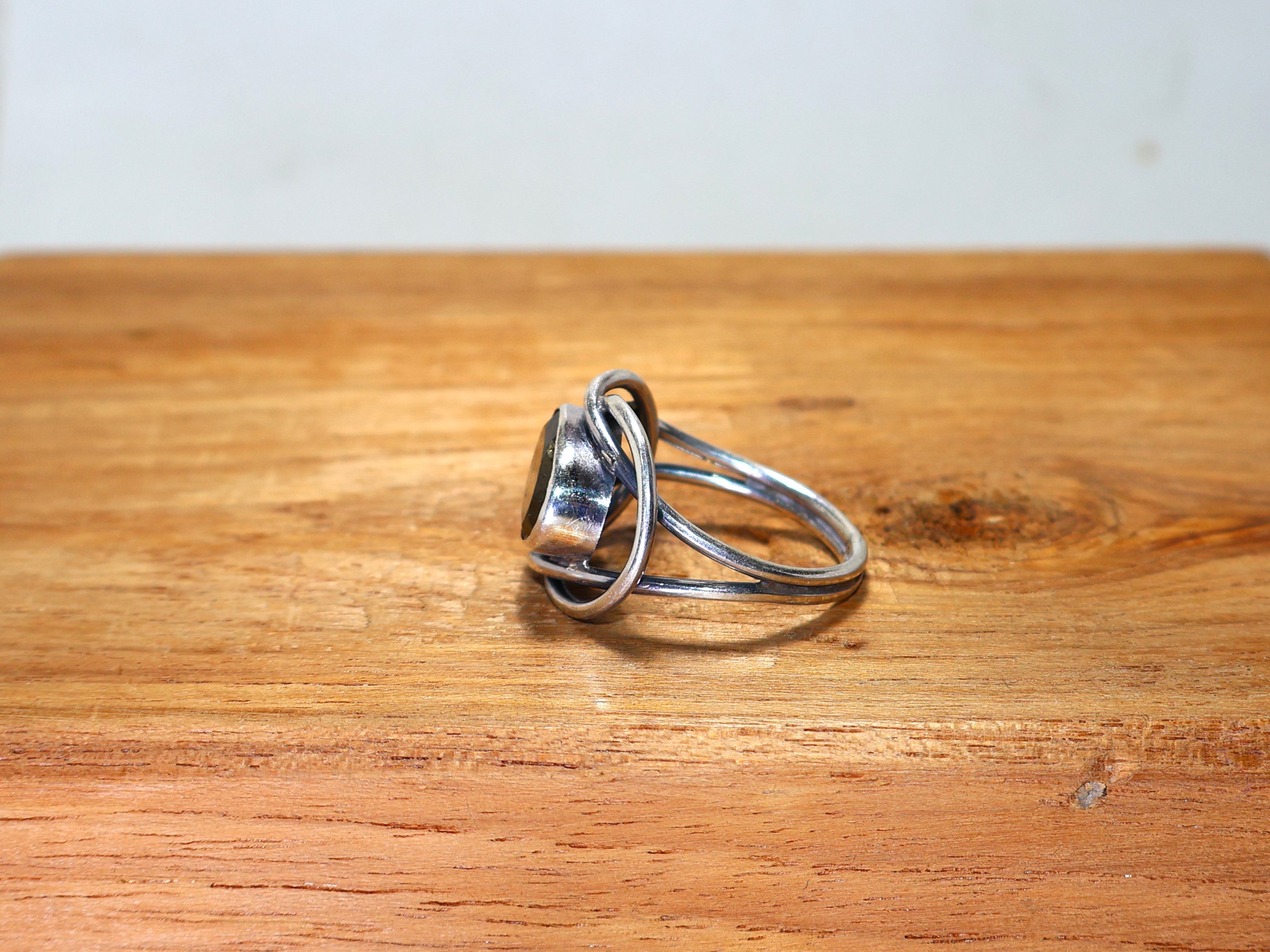 Ovaler Labradorit geschliffener Ring 925er massives Sterlingsilber Blauer Feuer-Labradorit-Ring für Damen handgemachter Ring