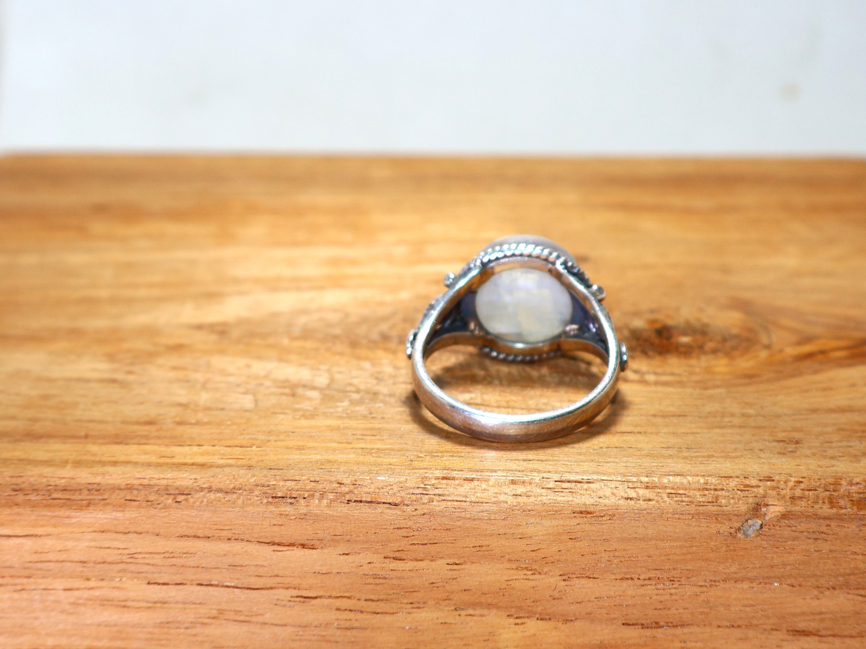 Regenbogen-Mondstein-Ring 925er massiver Sterlingsilber-Ring Ovaler Edelstein-Ring Blauer Feuerstein Boho minimalistischer Ring Geschenk für sie