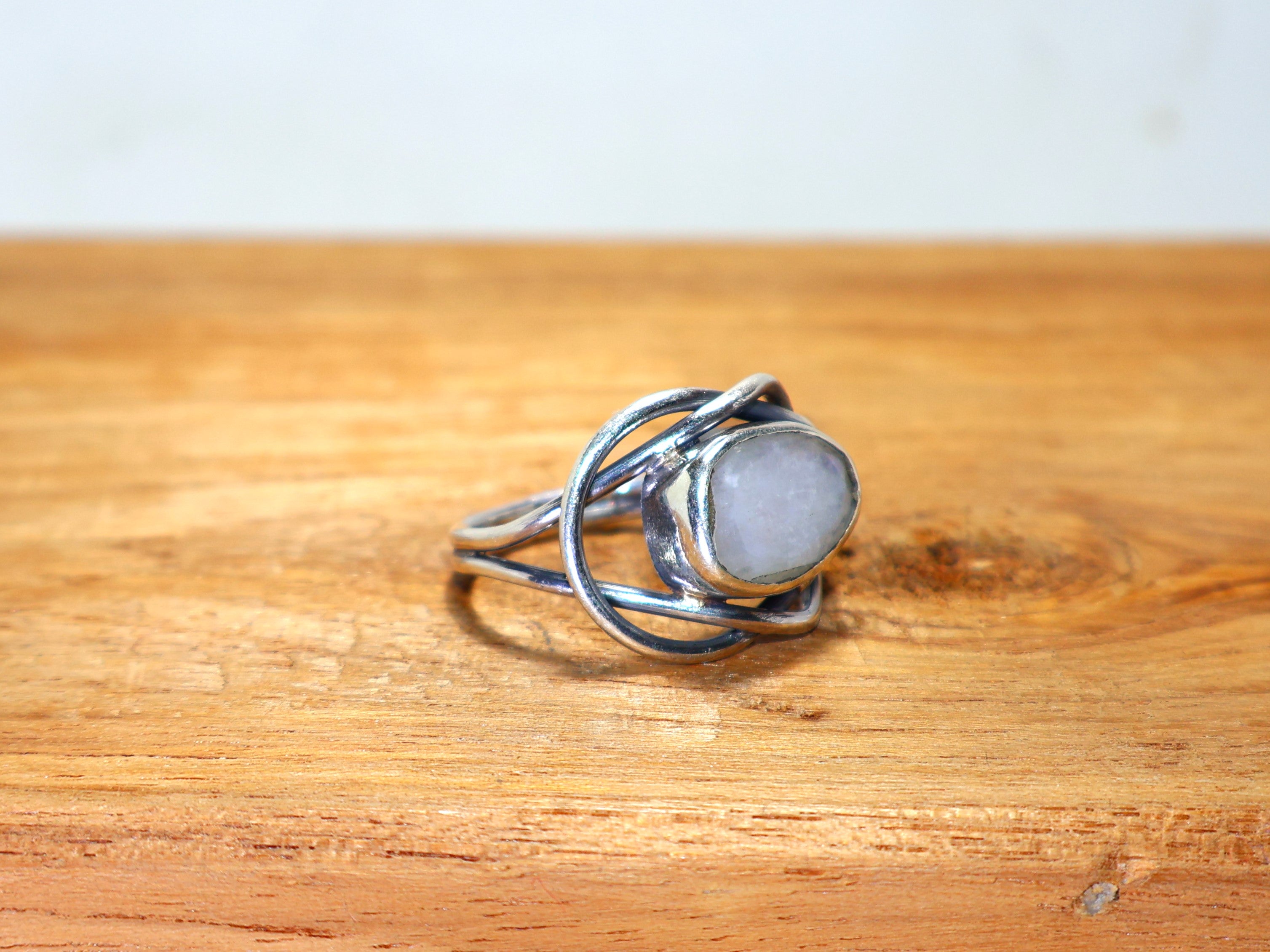 Natürlicher Regenbogen-Mondstein-Schliffstein-Ring 925 Sterling Silber Ring Handgemachter Ring Oval geformter Ring Statement Ring Juni Geburtsstein Ring Damen Ring