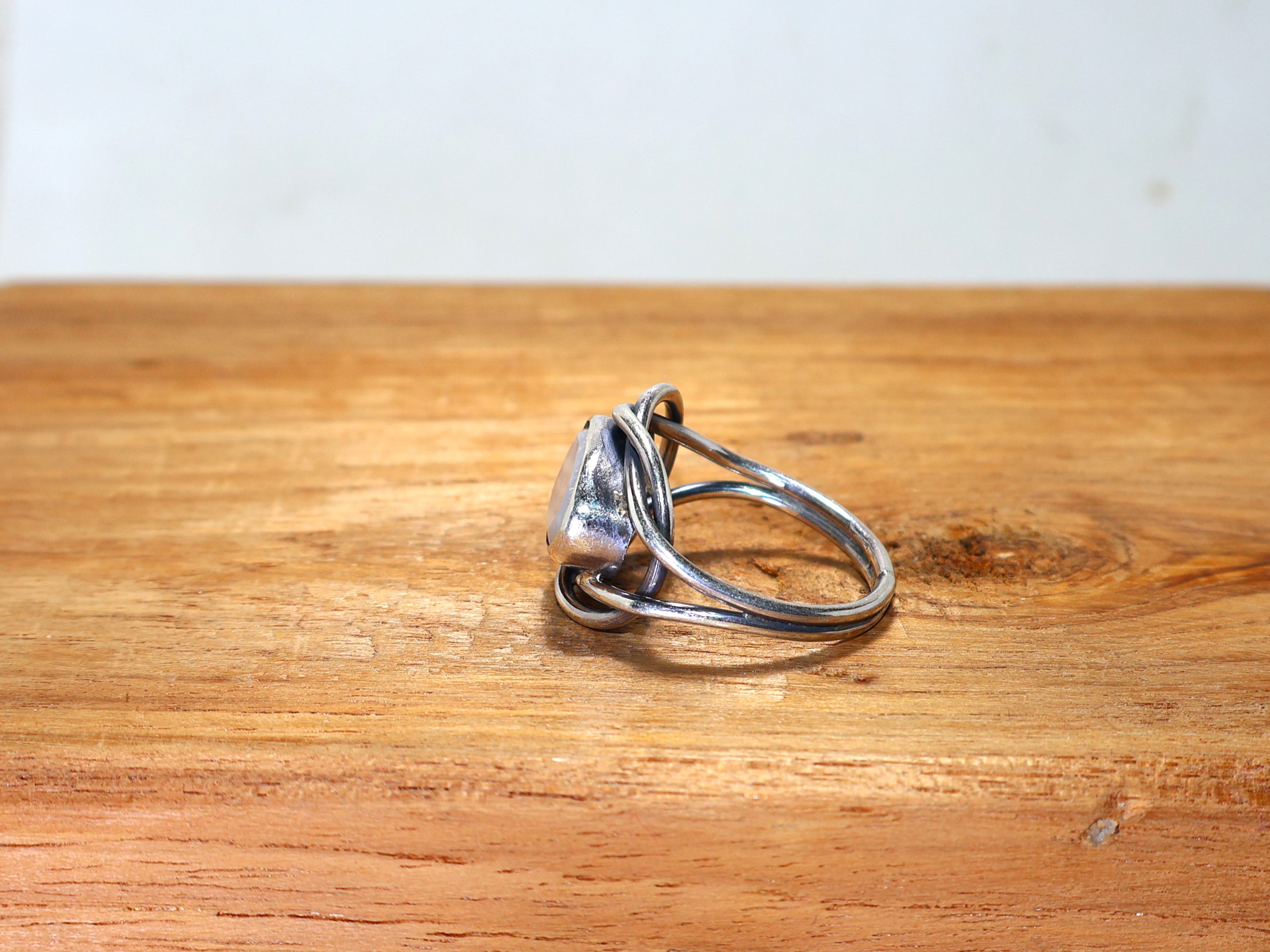 Natürlicher Regenbogen-Mondstein-Schliffstein-Ring 925 Sterling Silber Ring Handgemachter Ring Oval geformter Ring Statement Ring Juni Geburtsstein Ring Damen Ring
