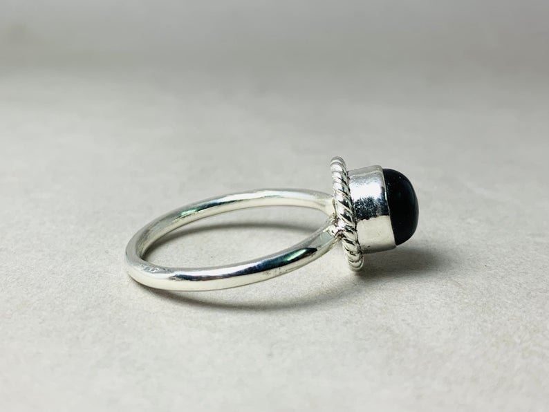 Natürlicher schwarzer Onyx-Ring, 925er Sterlingsilber, Edelsteinring, handgefertigter runder Onyx-Cabochon-Ring, zierlicher Ring