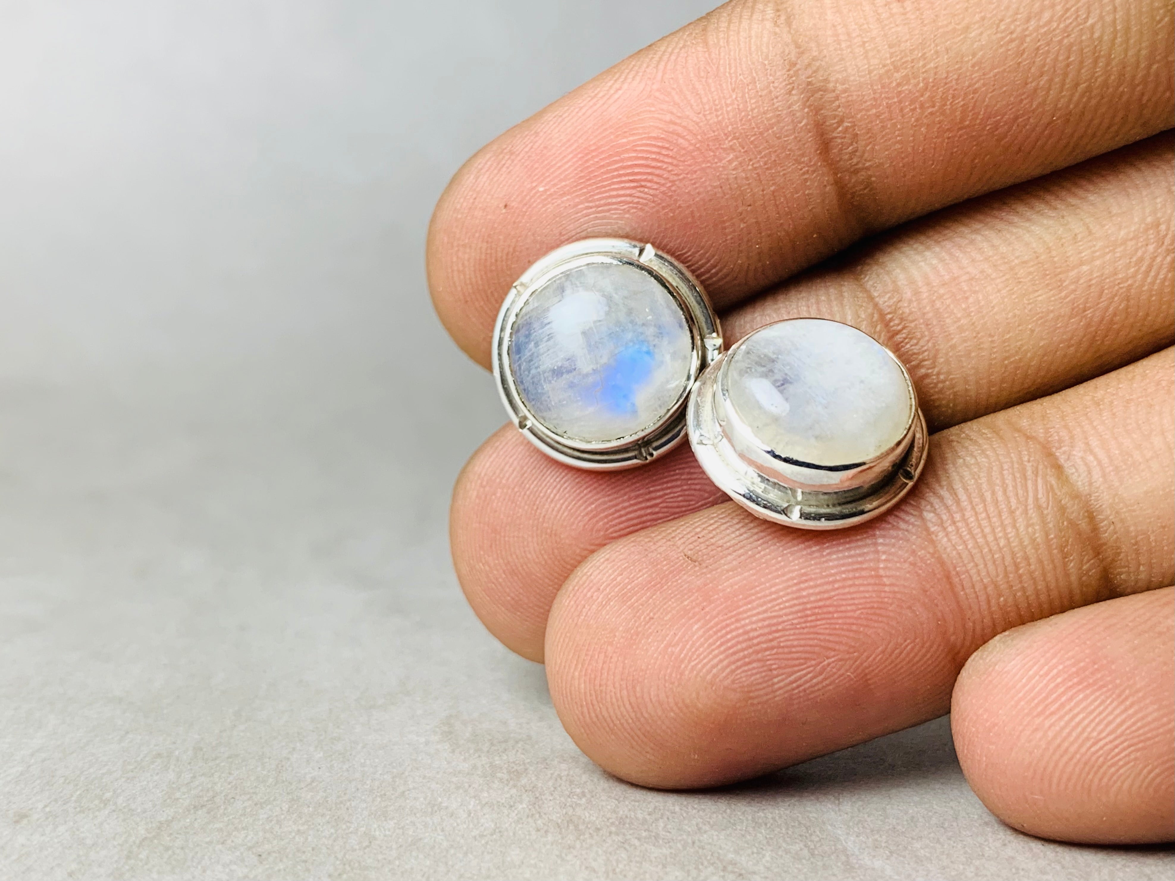 Regenbogen-Mondstein-Ohrstecker 925 Sterling Silber Ohrstecker Runde Mondstein-Ohrringe Damen-Ohrringe Statement-Ohrringe