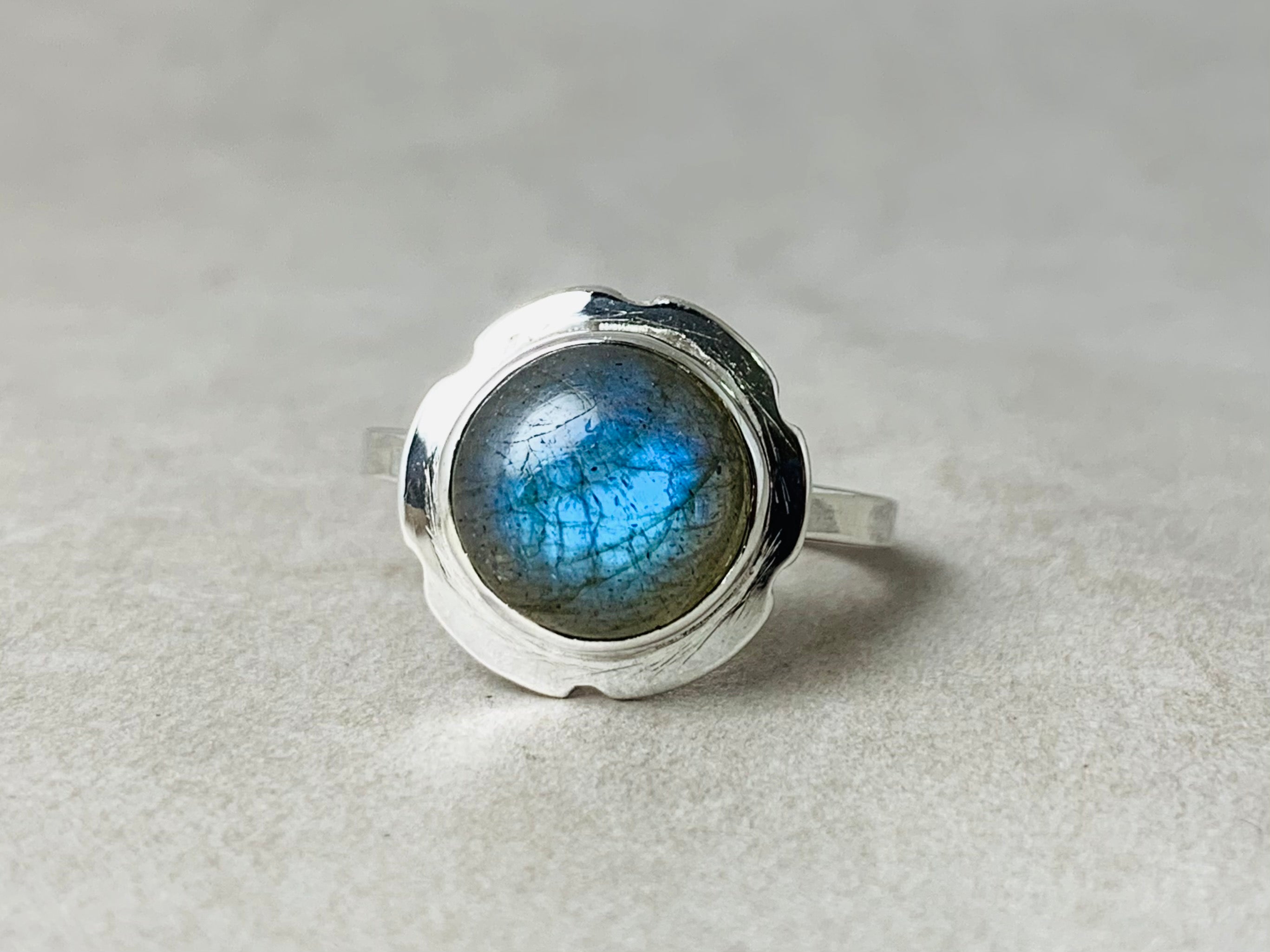 Natürlicher Labradorit Ring 925er Silber Ring Handgefertigter runder Labradorit Edelstein Stapelring Ring für Frauen Boho Ring