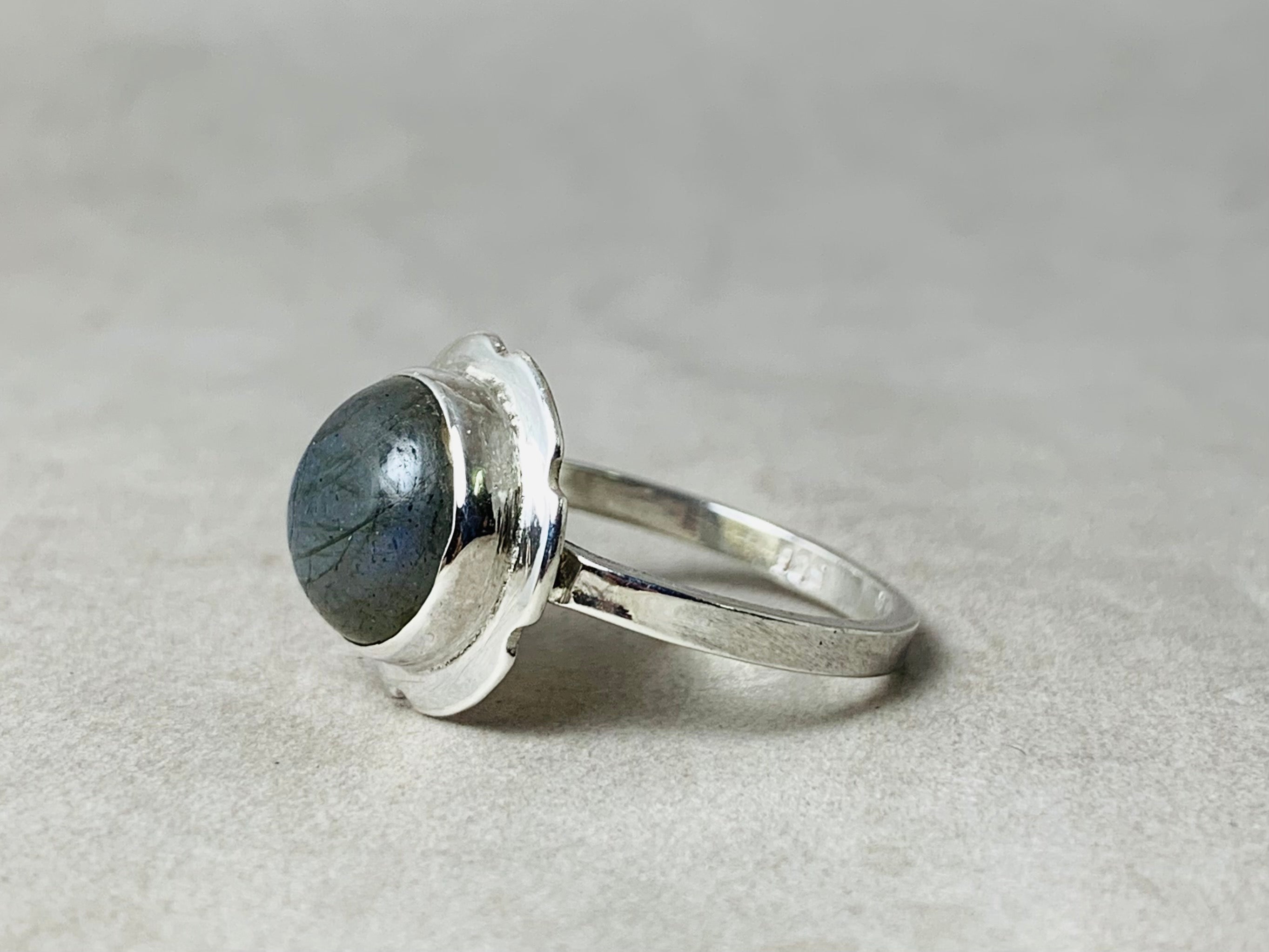 Natürlicher Labradorit Ring 925er Silber Ring Handgefertigter runder Labradorit Edelstein Stapelring Ring für Frauen Boho Ring