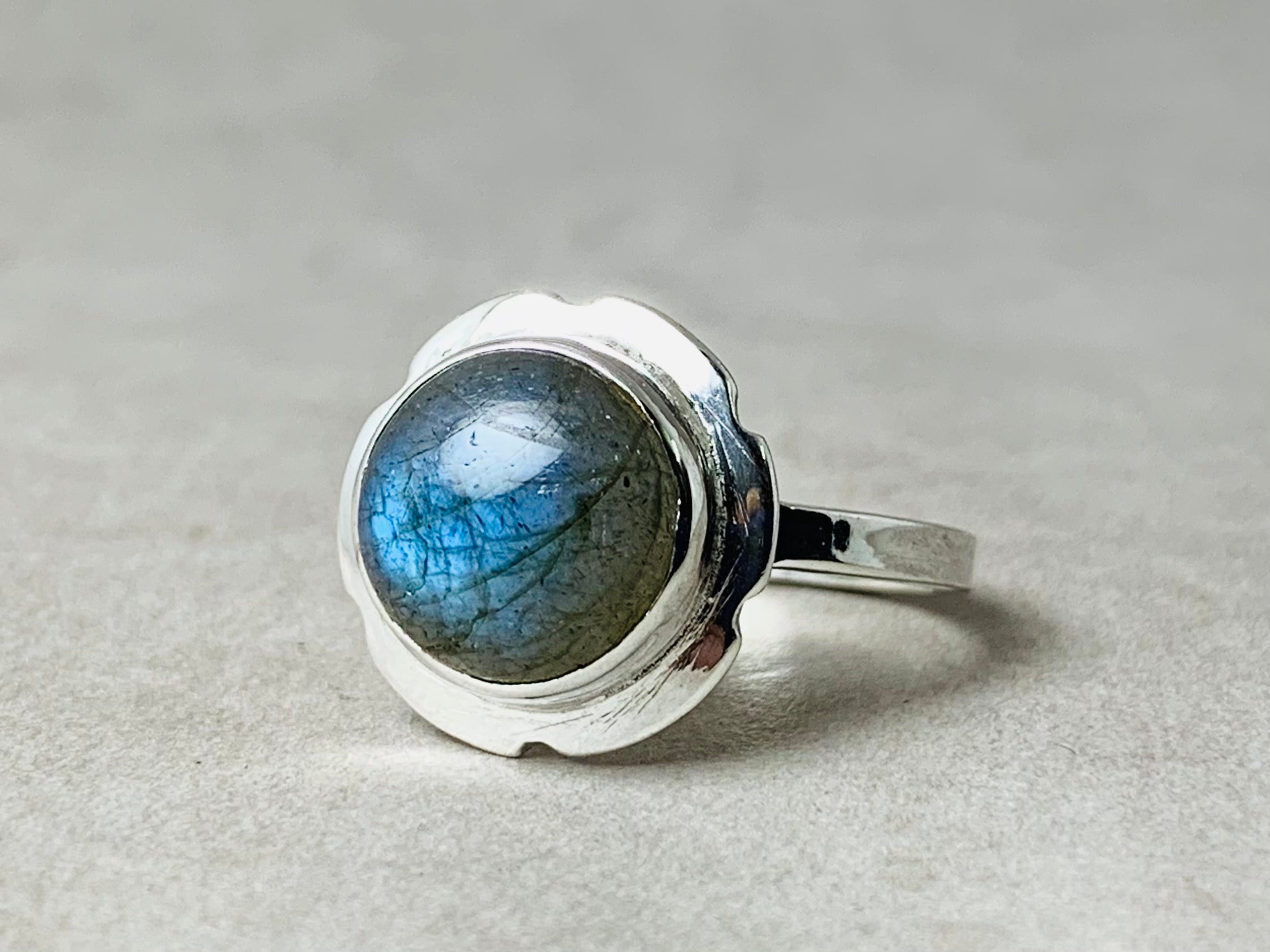 Natürlicher Labradorit Ring 925er Silber Ring Handgefertigter runder Labradorit Edelstein Stapelring Ring für Frauen Boho Ring