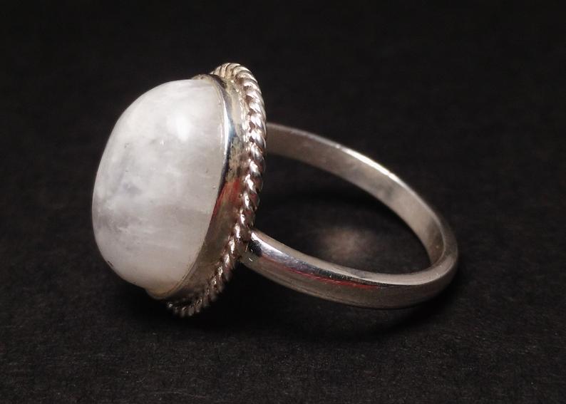 Ovaler Mondsteinring 925er Sterlingsilber Handgemacht Juni Geburtsstein Damenring Ovale Form Stein Weißer Stein Schmuck