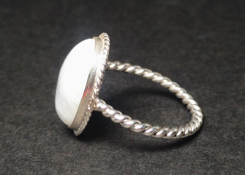 Handgefertigter ovaler Mondsteinring 925 Sterling Silber Juni Geburtsstein Damenring Ovale Form Stein Weißer Stein Schmuck