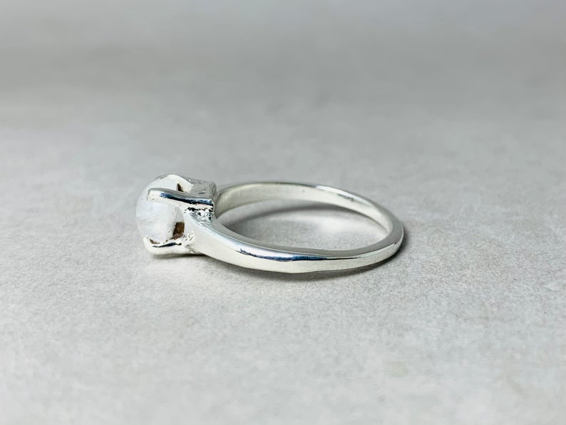 Handgemachter runder Mondsteinring 925 massiver Sterlingsilberring Geburtssteinring Silberschmuck Edelsteinring Charm Ring