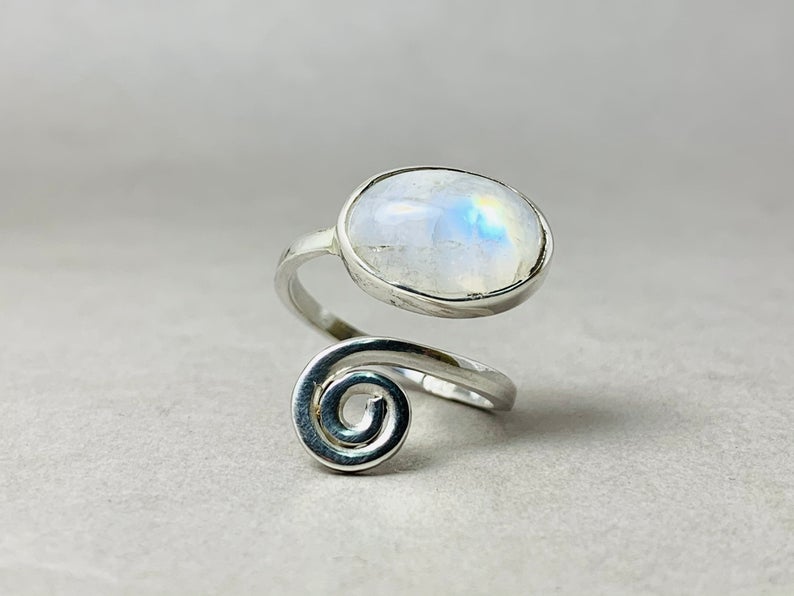 Regenbogen Mondstein Spiralring 925 Silber Ring Handgemachter Ring Geburtsstein Ring Damenring Geschenk für Sie Silberschmuck Boho Ring