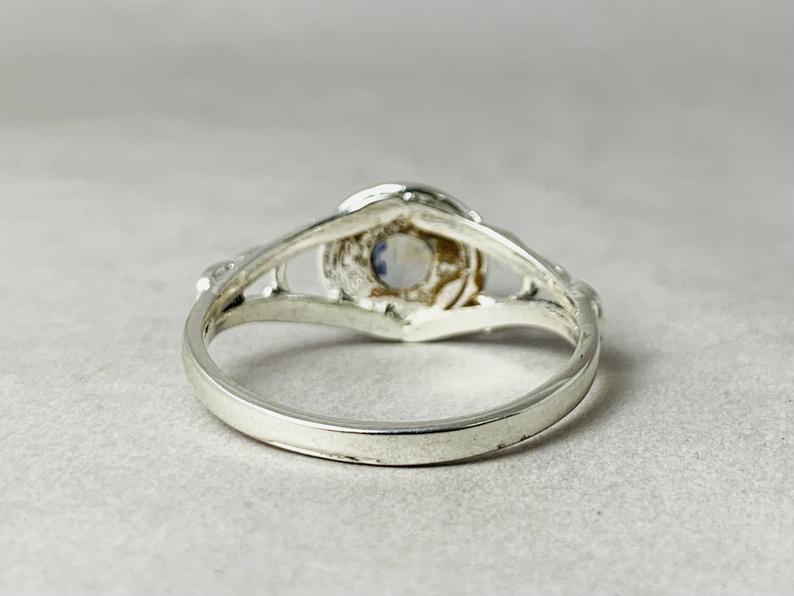 Regenbogen-Mondstein-Ring 925 Sterling Silber Runder Edelstein Boho Blauer Feuer-Mondstein-Ring für Frauen Cabochon-Ring