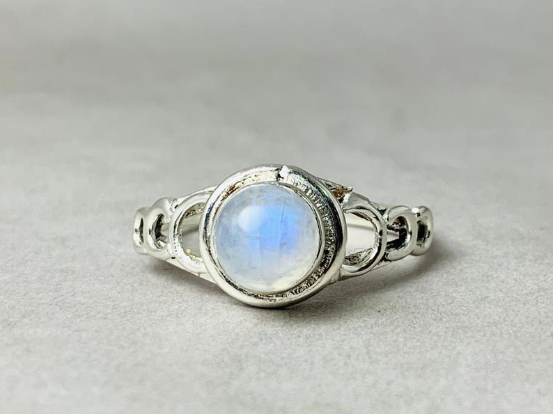 Regenbogen-Mondstein-Ring 925 Sterling Silber Runder Edelstein Boho Blauer Feuer-Mondstein-Ring für Frauen Cabochon-Ring
