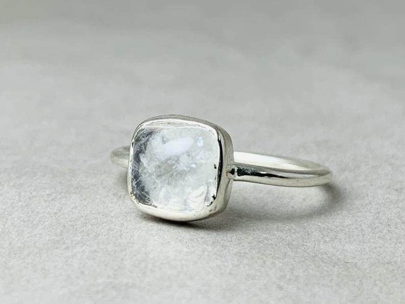 Quadratischer Regenbogen-Mondsteinring 925 Sterling Silber Geburtssteinring Versprechensring Ring Für Frauen Blauer Feuerring