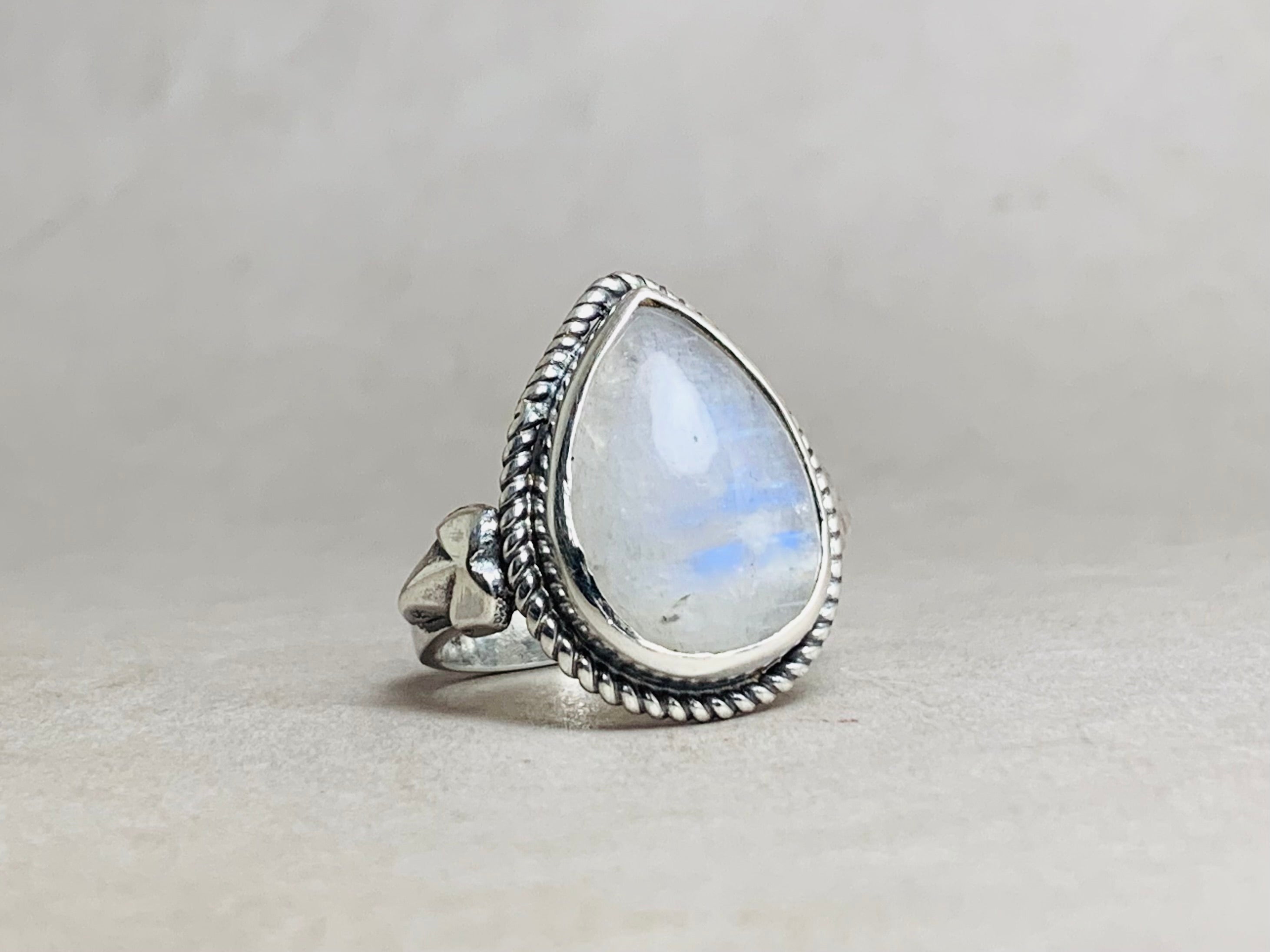 Mondsteinring 925 Sterling Silber Tropfenform Edelstein Handgemachter Ring Damenring Geschenk für Sie