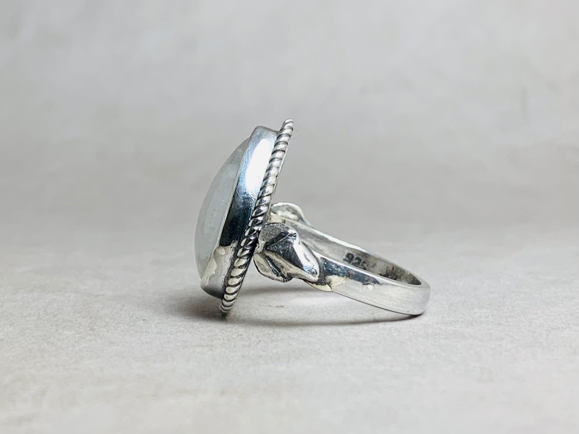 Mondsteinring 925 Sterling Silber Tropfenform Edelstein Handgemachter Ring Damenring Geschenk für Sie
