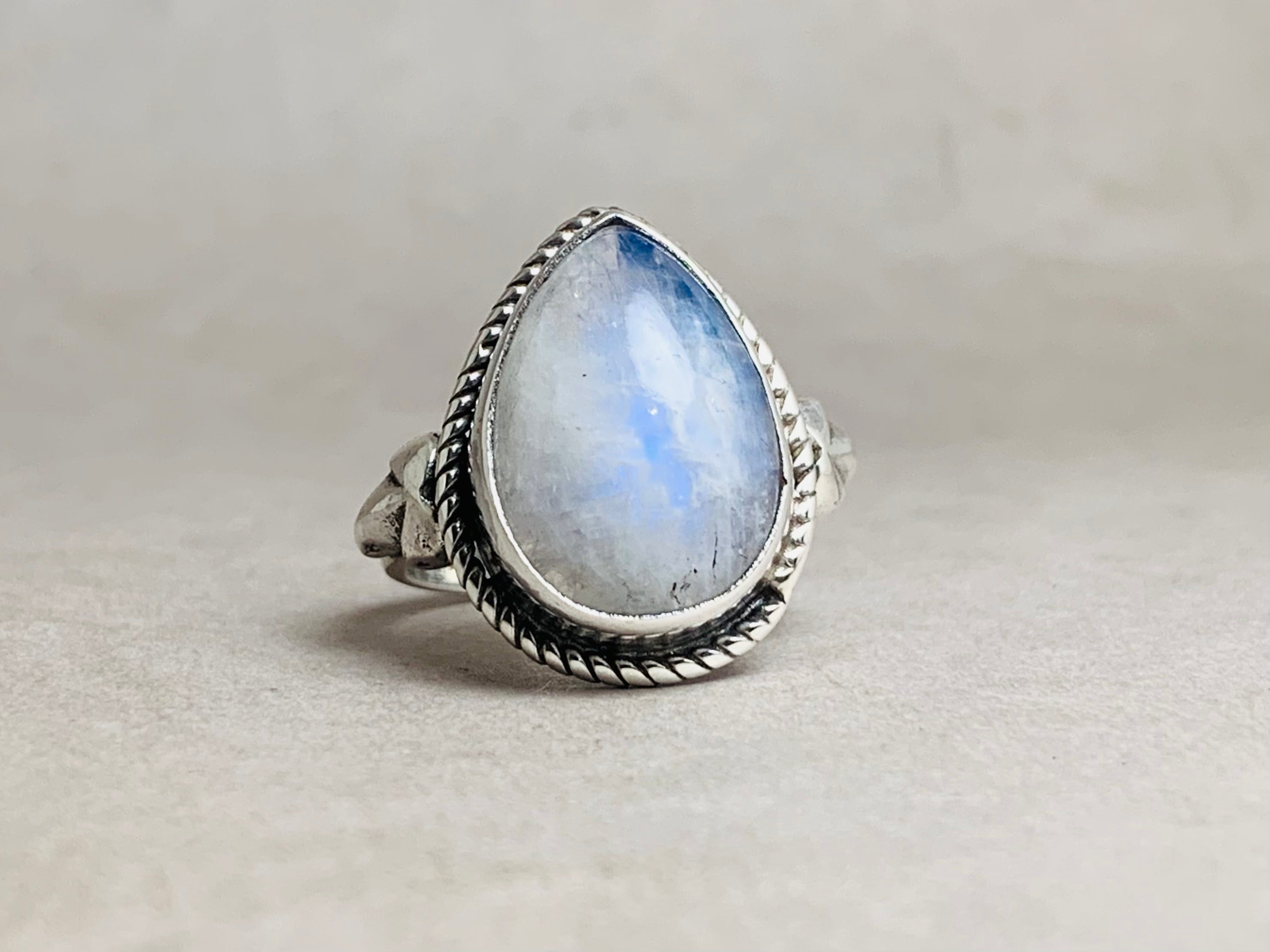 Mondsteinring 925 Sterling Silber Tropfenform Edelstein Handgemachter Ring Damenring Geschenk für Sie