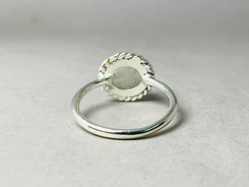Natürlicher Regenbogen-Mondstein-Ring 925er Sterlingsilber Blauer Feuer-Mondstein Runder Stein Handgemachtes Geschenk für Sie