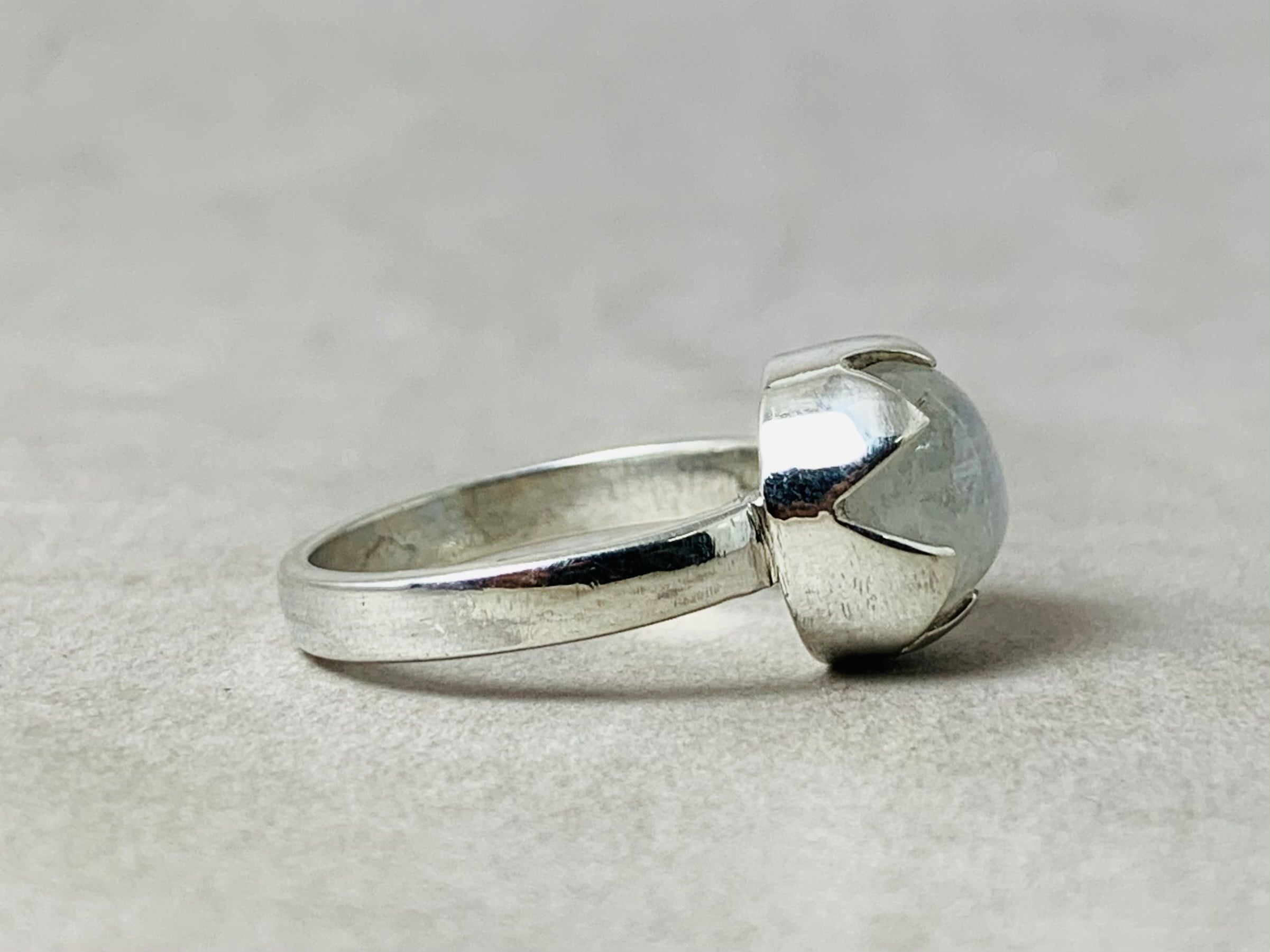 Echter Regenbogen-Mondsteinring 925 Sterling Silber Runder Blauer Mondstein Statement-Ring Handgefertigter Ring Perfektes Geschenk für sie
