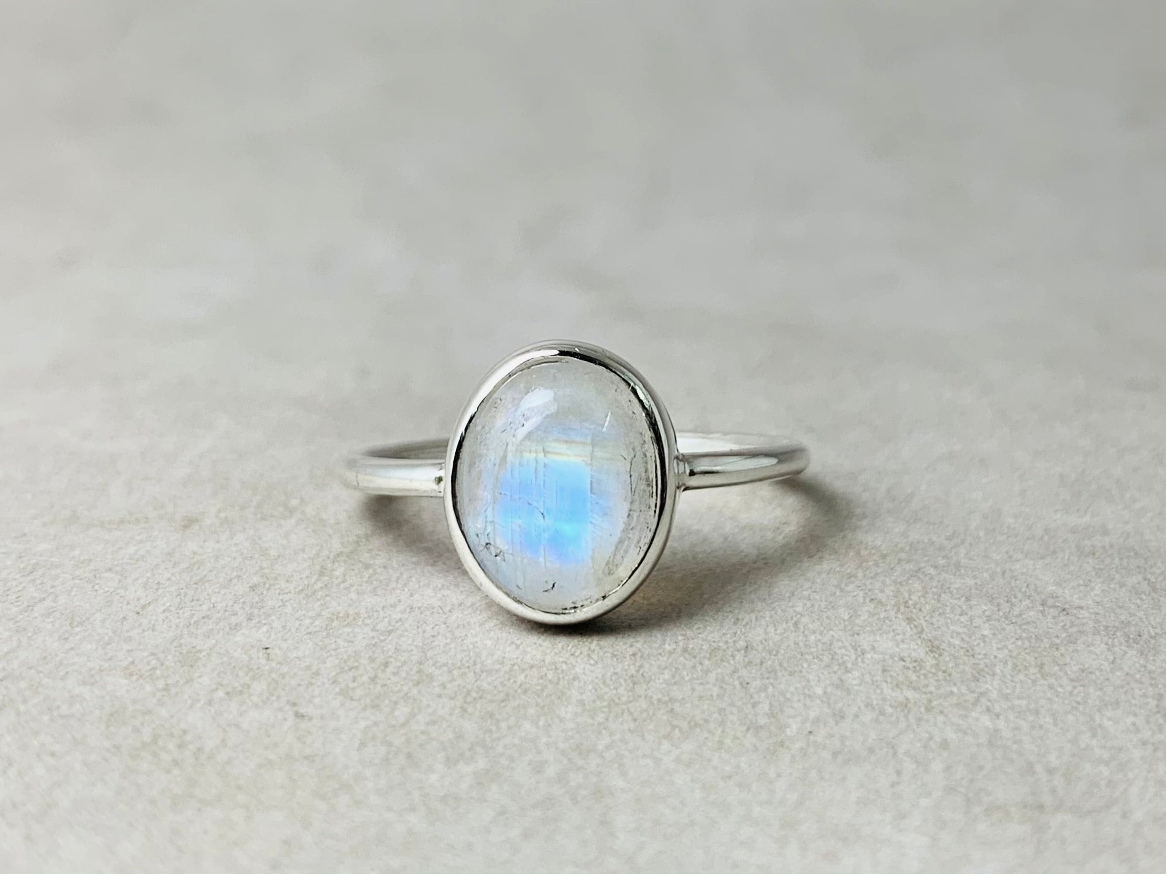 Regenbogen Mondstein Ring 925 Sterling Silber Kleiner Ovaler Mondstein Stapelbarer Ring Zierlicher Ring Geschenk Für Sie