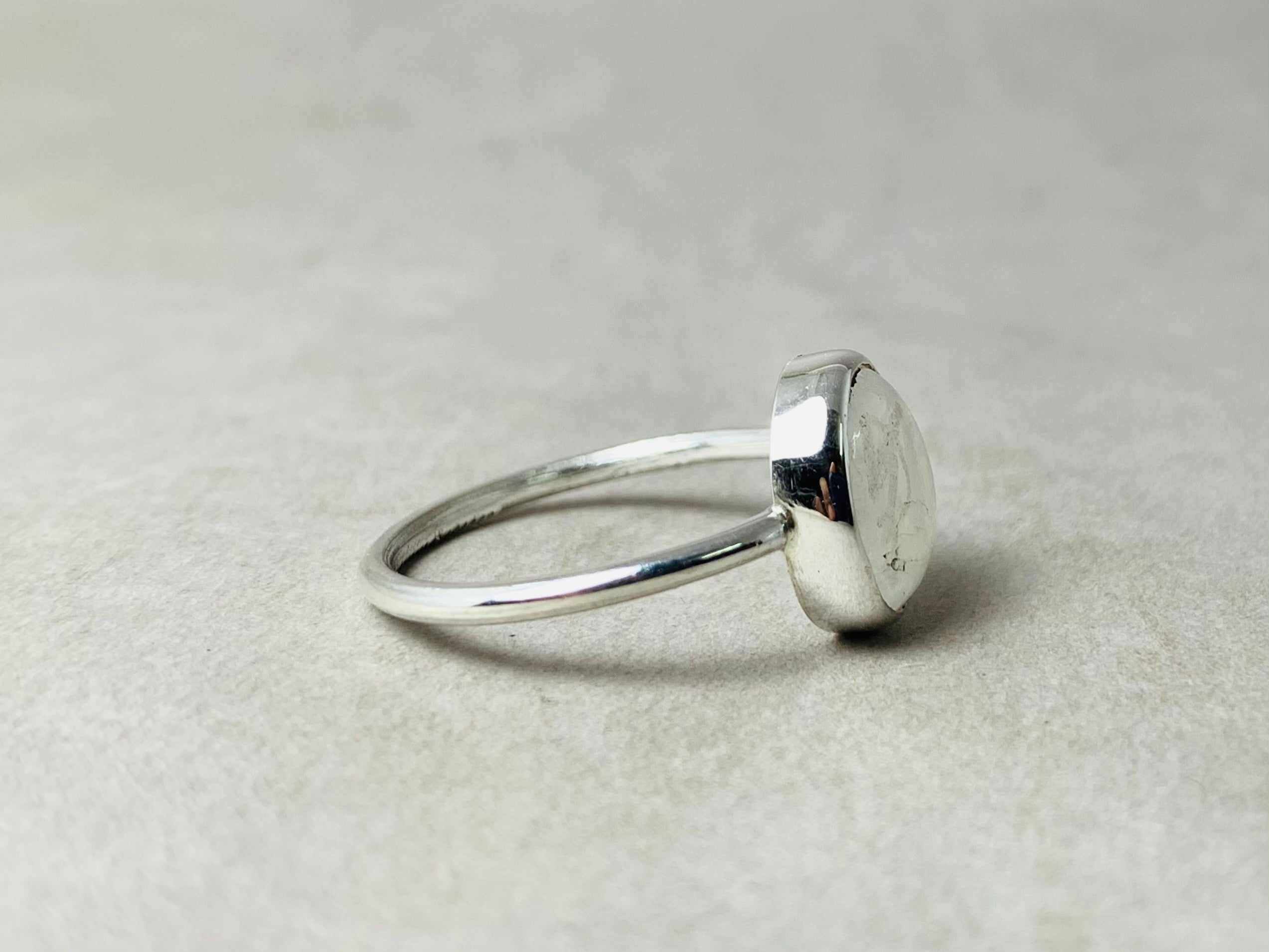 Regenbogen Mondstein Ring 925 Sterling Silber Kleiner Ovaler Mondstein Stapelbarer Ring Zierlicher Ring Geschenk Für Sie