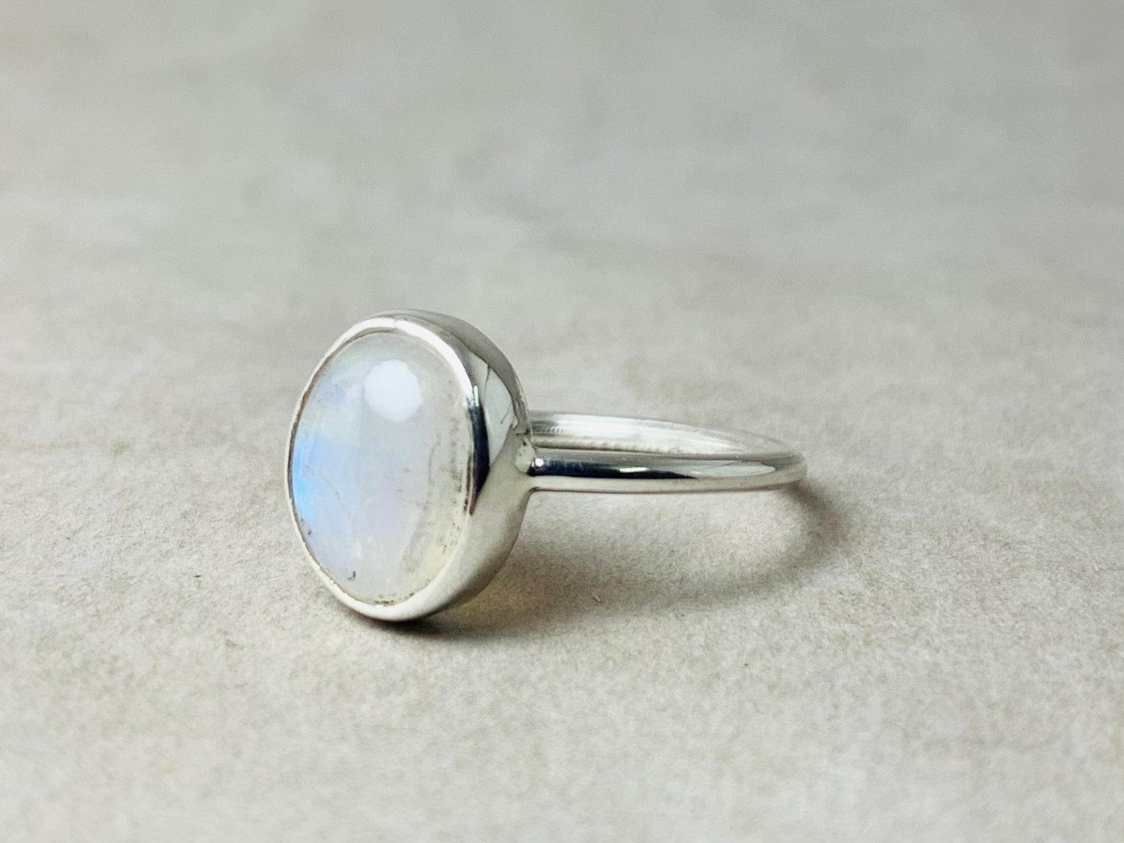 Regenbogen Mondstein Ring 925 Sterling Silber Kleiner Ovaler Mondstein Stapelbarer Ring Zierlicher Ring Geschenk Für Sie