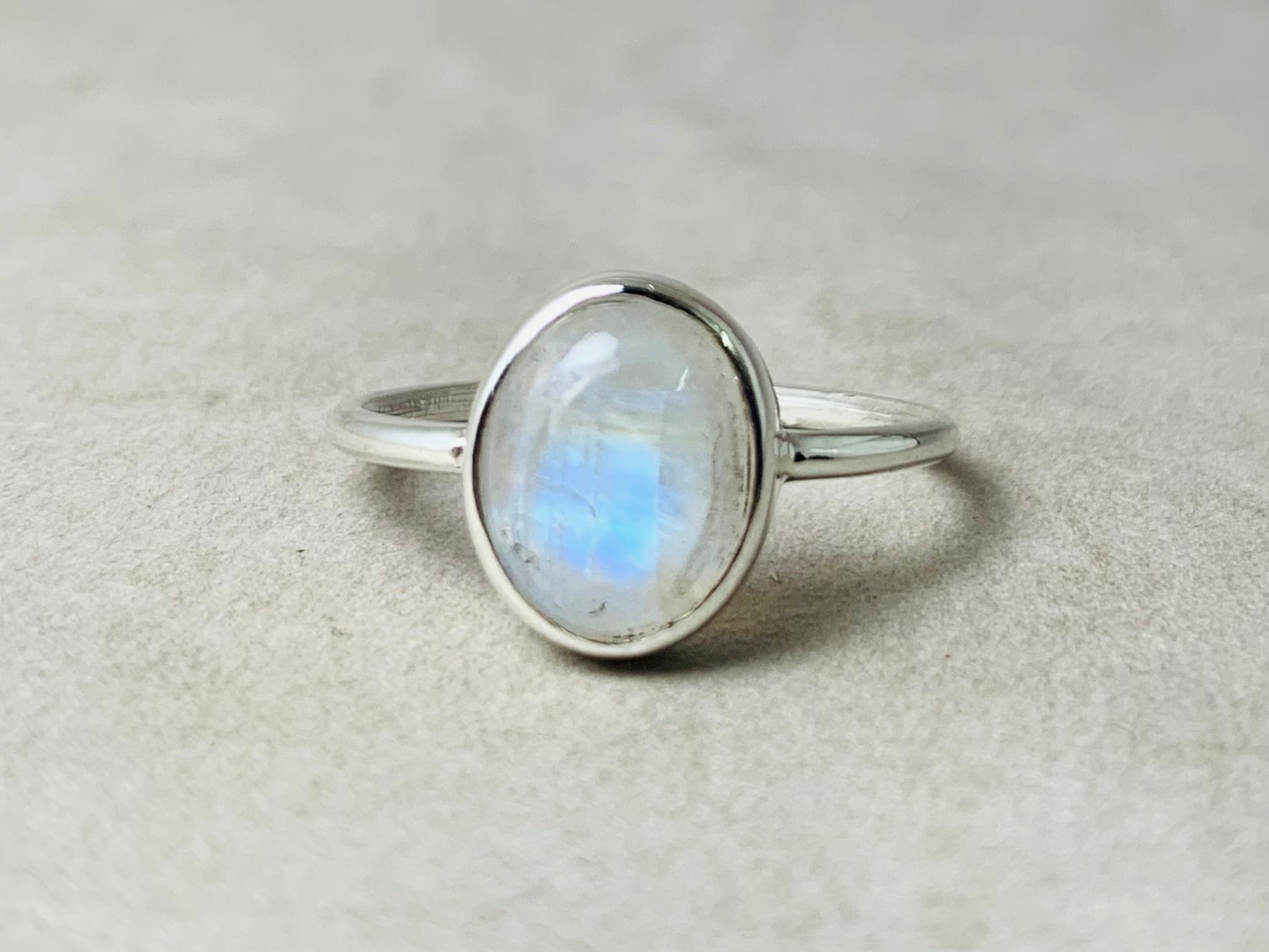 Regenbogen Mondstein Ring 925 Sterling Silber Kleiner Ovaler Mondstein Stapelbarer Ring Zierlicher Ring Geschenk Für Sie