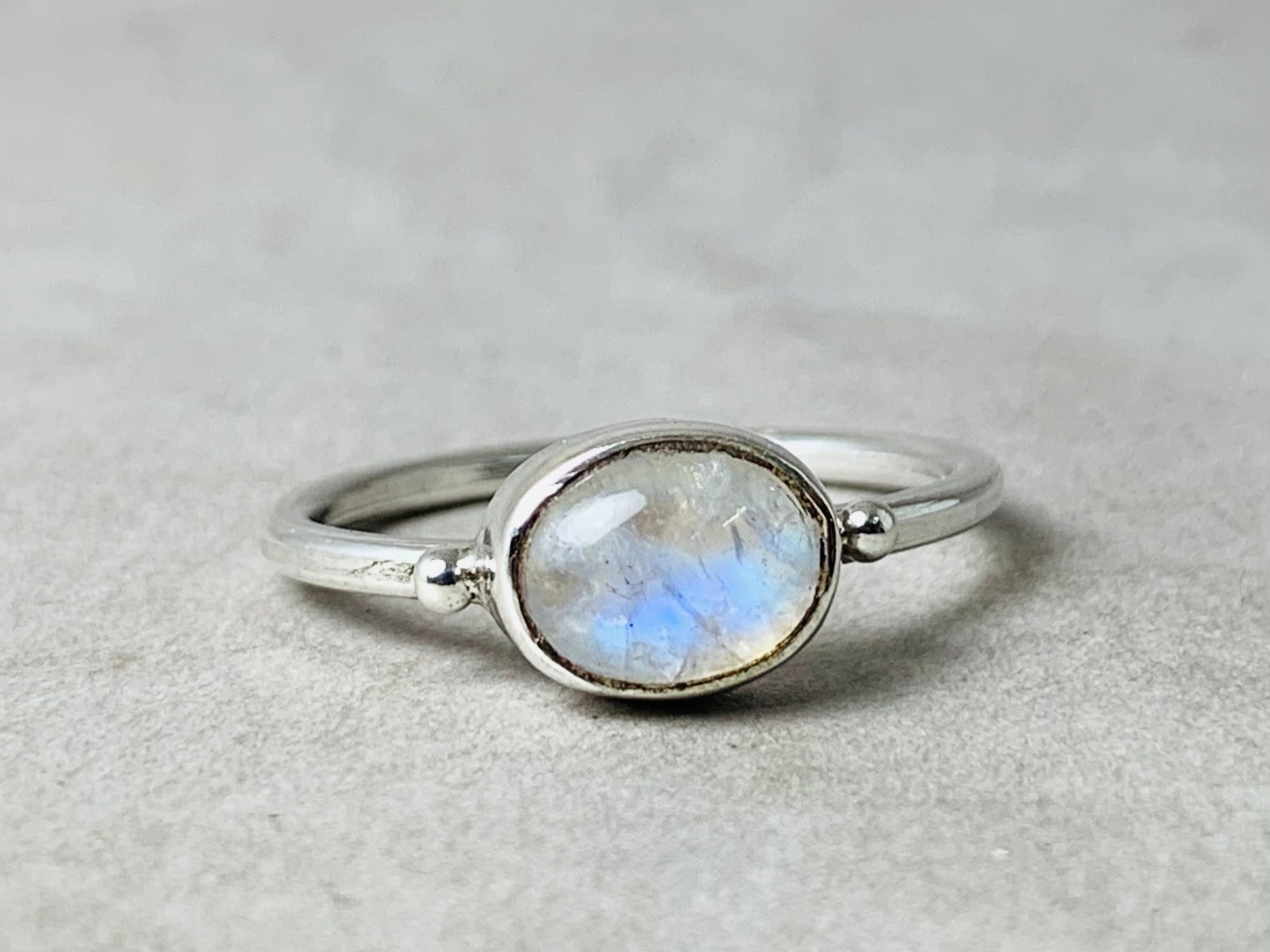 Minimalistischer Mondsteinring 925 Sterling Silber Ring Kleiner Mondstein Geburtsstein Juni Stapelbarer Ring Boho Damenring
