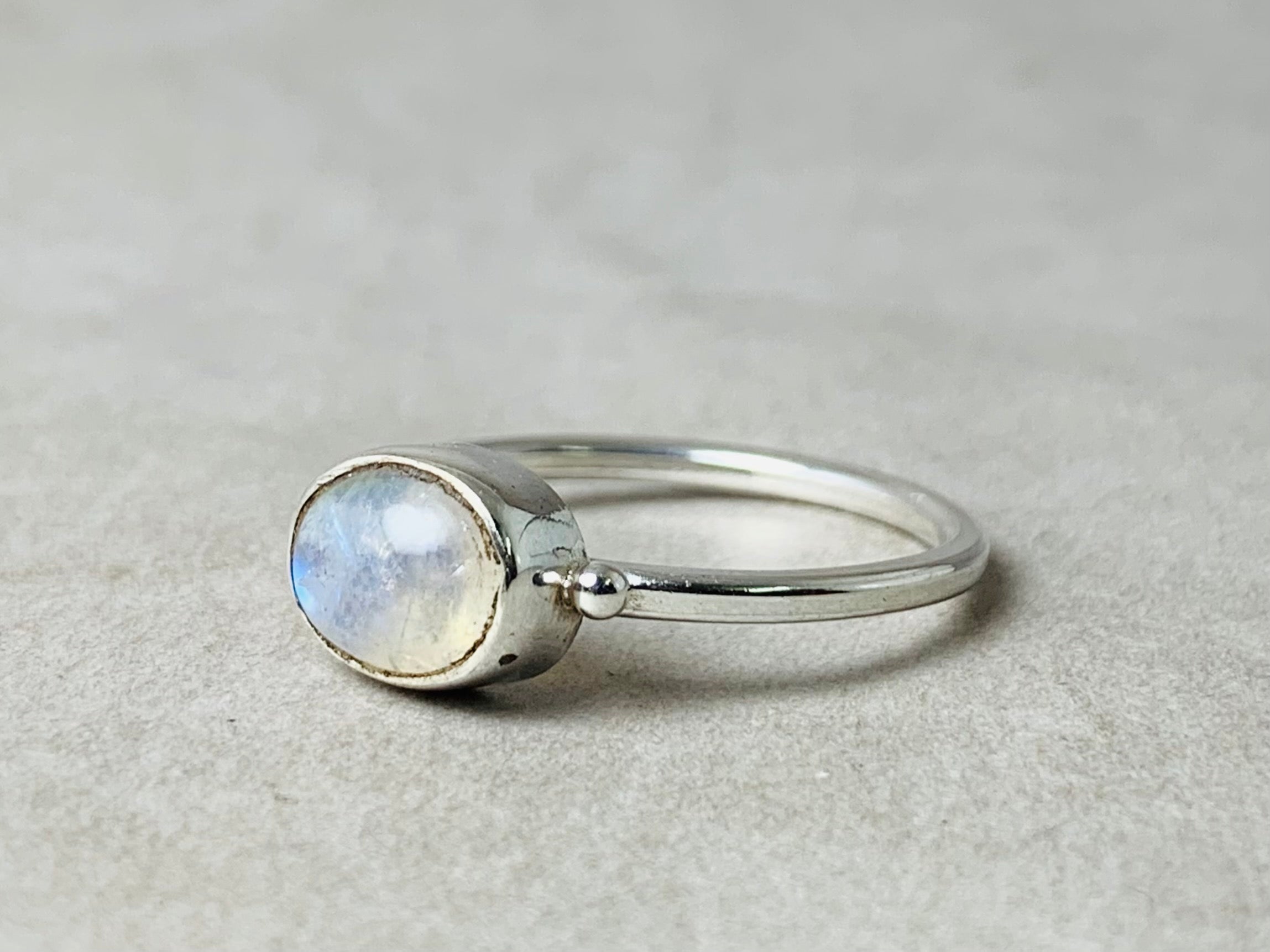 Minimalistischer Mondsteinring 925 Sterling Silber Ring Kleiner Mondstein Geburtsstein Juni Stapelbarer Ring Boho Damenring