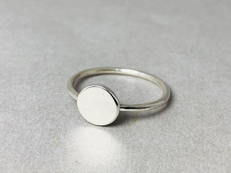 Kleiner Stapelring 925 Sterling Silber Zierlicher Ring Minimalistischer Ring Silber Handgemachter Ring Scheibenring
