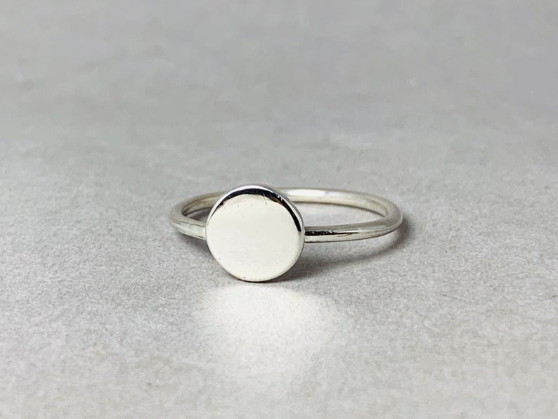 Kleiner Stapelring 925 Sterling Silber Zierlicher Ring Minimalistischer Ring Silber Handgemachter Ring Scheibenring